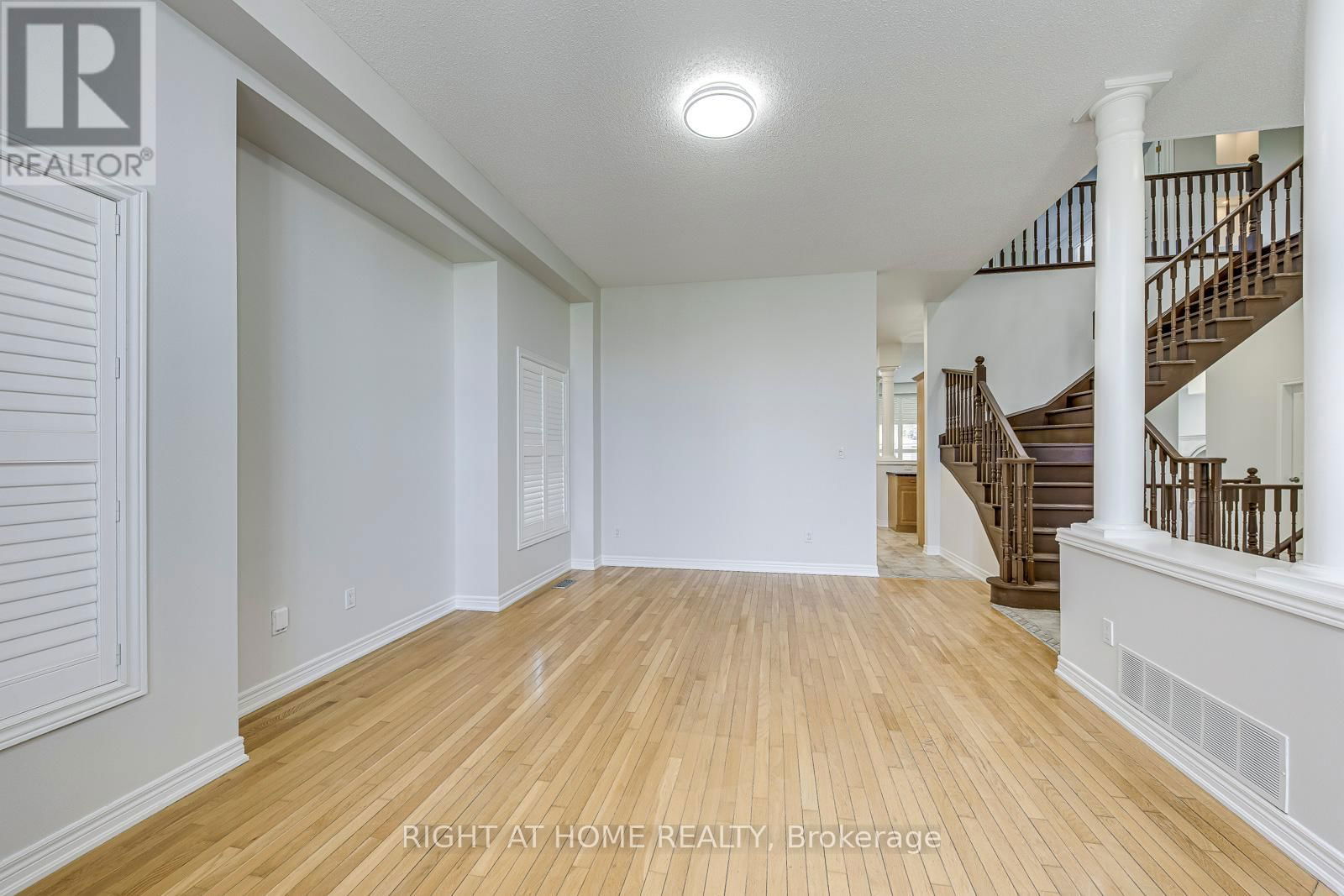 8 HACKAMORE COURT Image 3