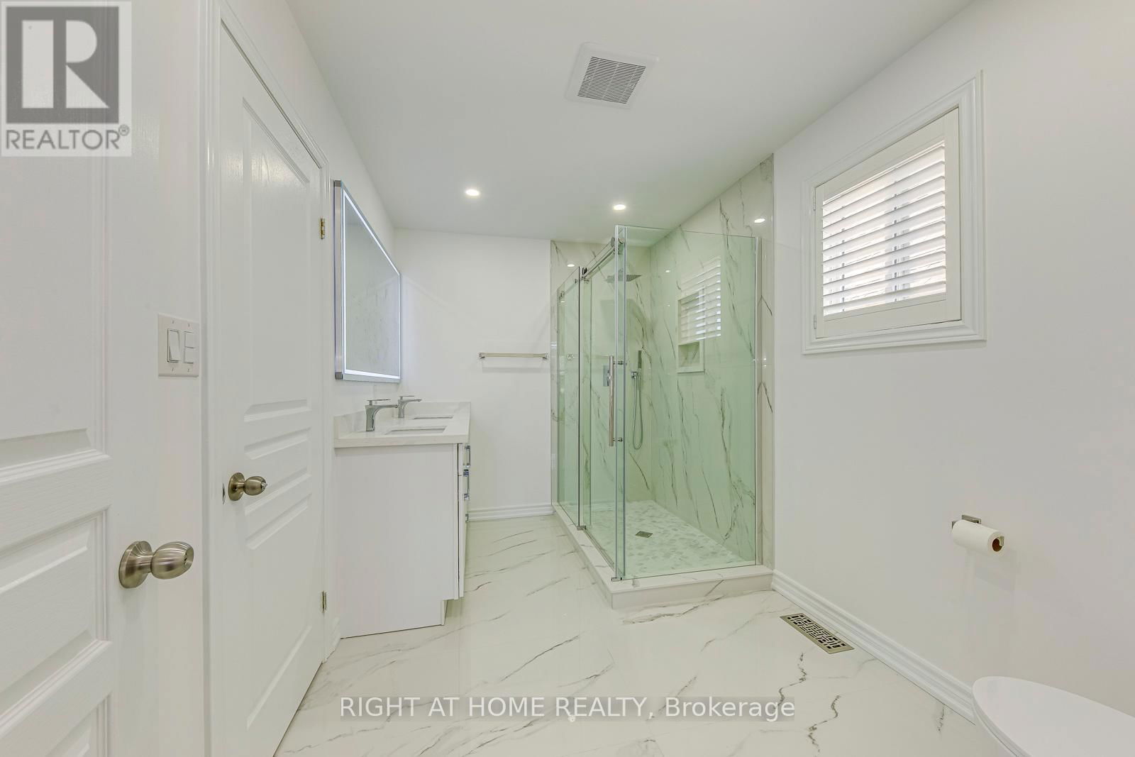 8 HACKAMORE COURT Image 30