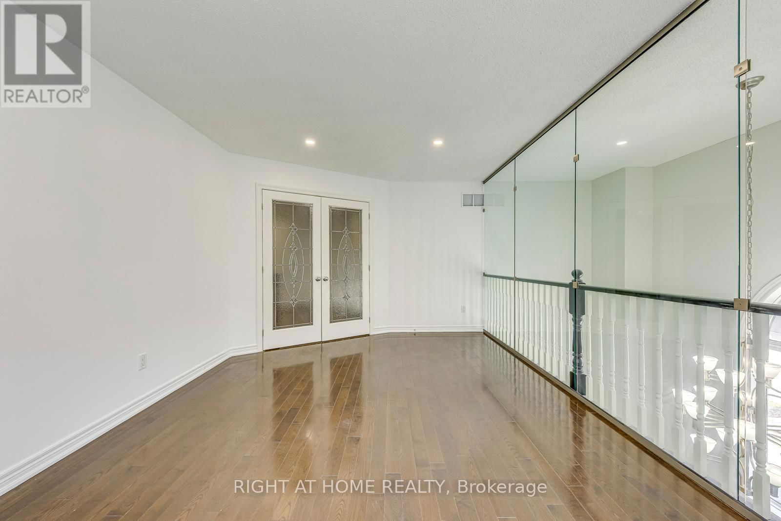 8 HACKAMORE COURT Image 33