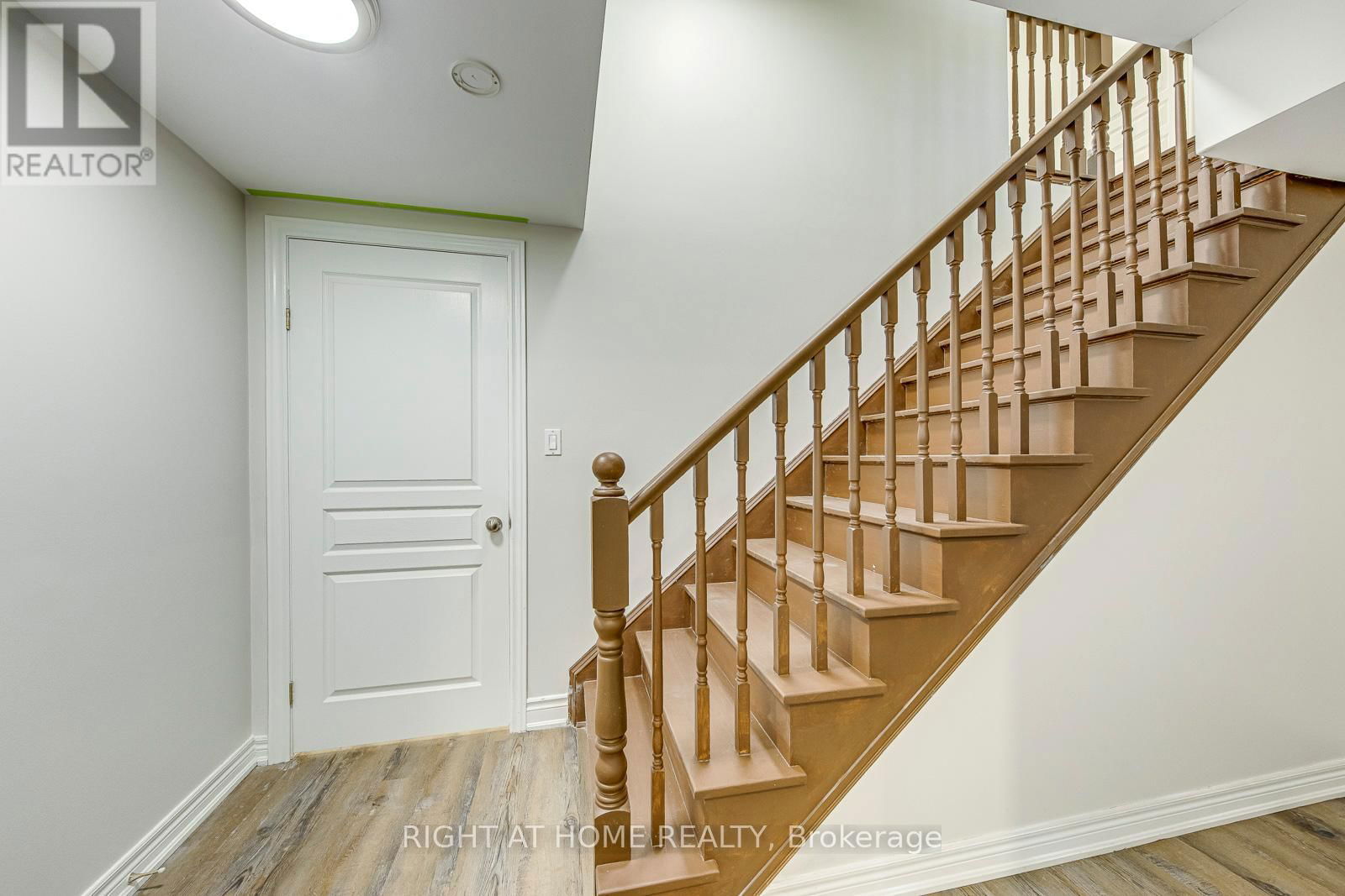 8 HACKAMORE COURT Image 34