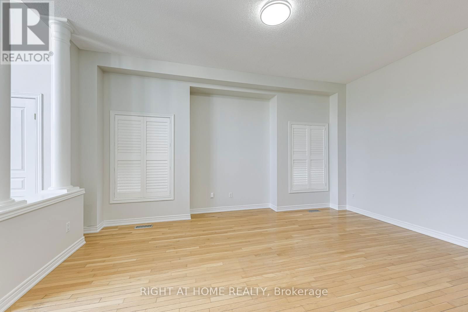 8 HACKAMORE COURT Image 4