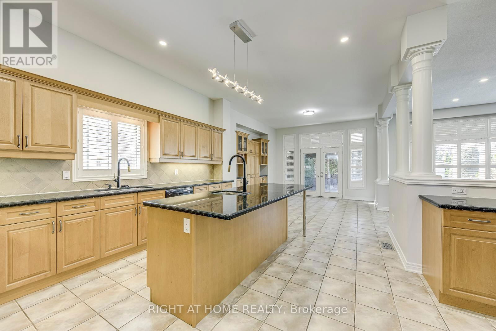 8 HACKAMORE COURT Image 5