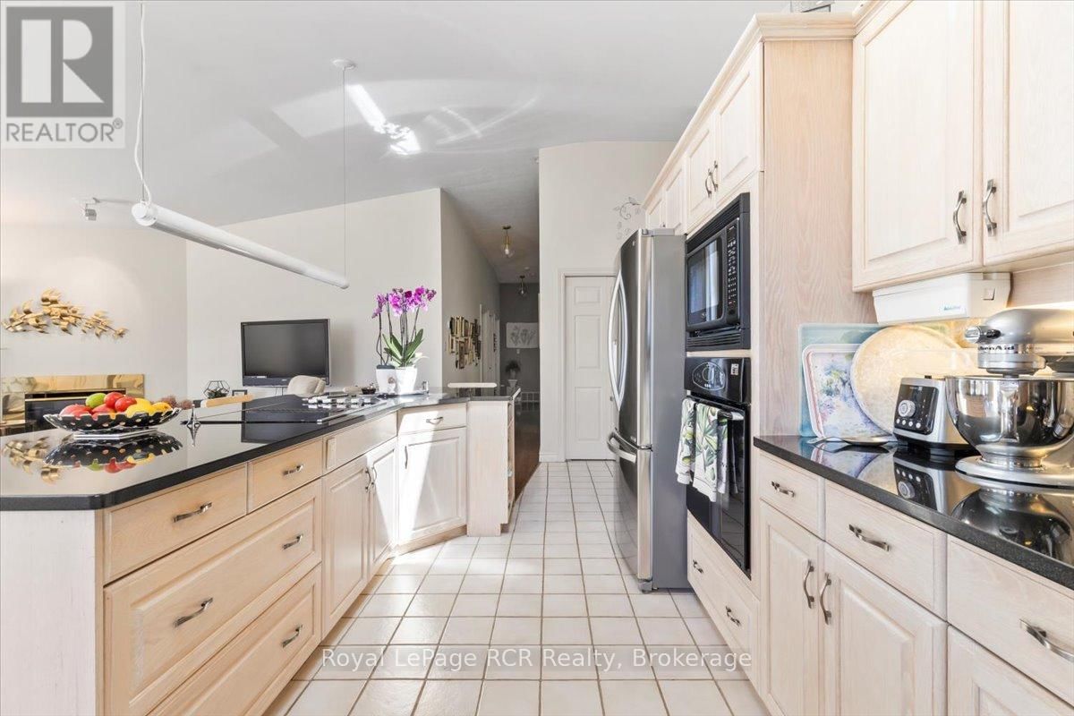284 2ND AVENUE Image 10
