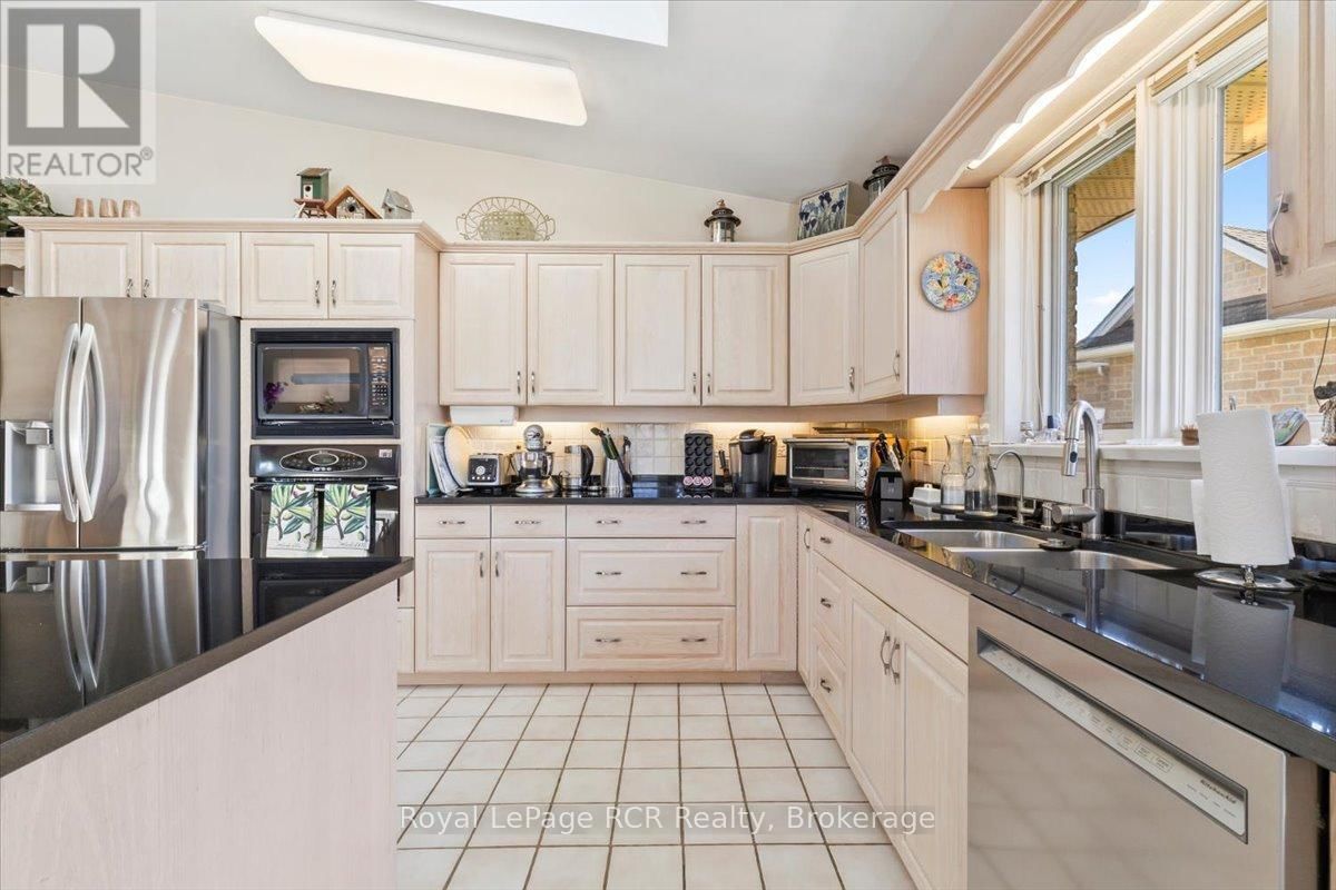 284 2ND AVENUE Image 11