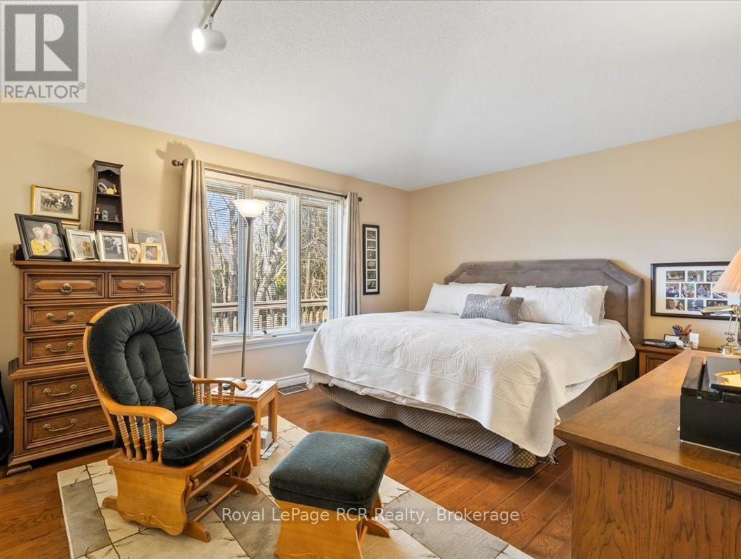 284 2ND AVENUE Image 18