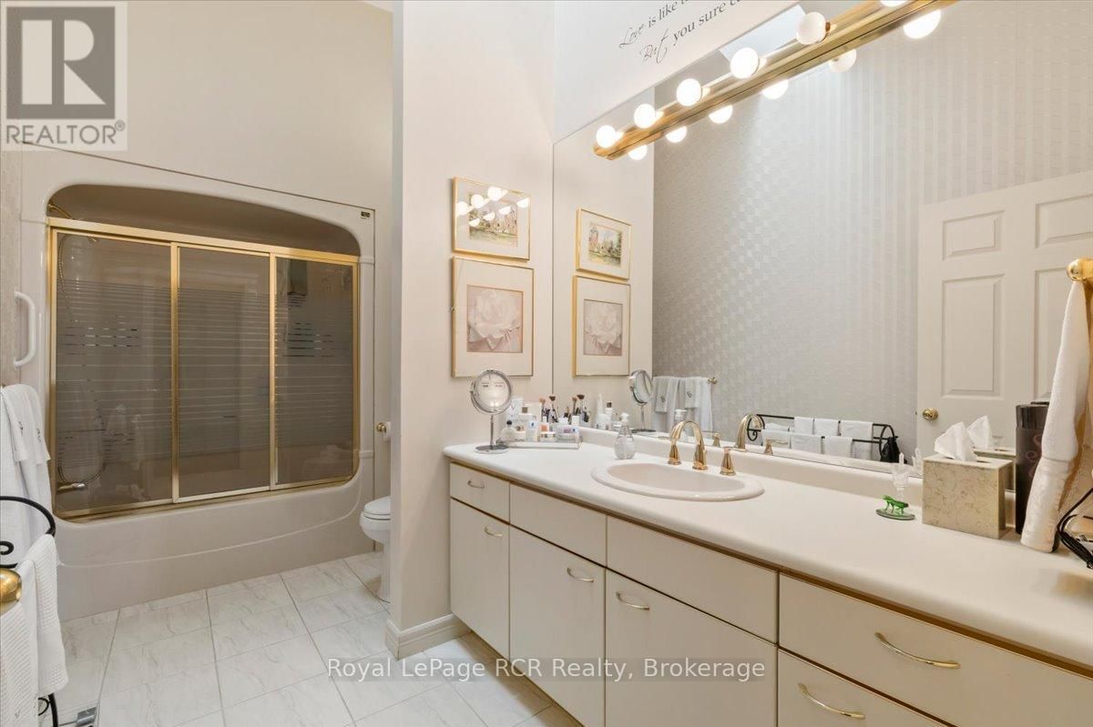 284 2ND AVENUE Image 21