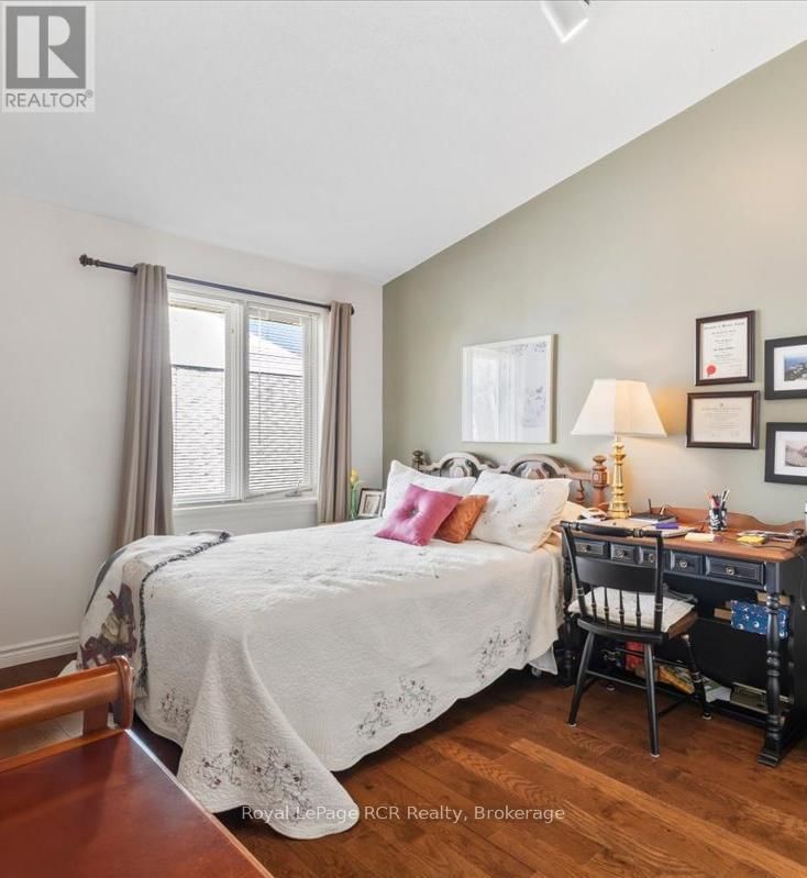 284 2ND AVENUE Image 22