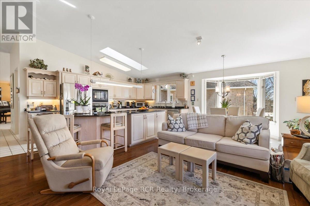 284 2ND AVENUE Image 9
