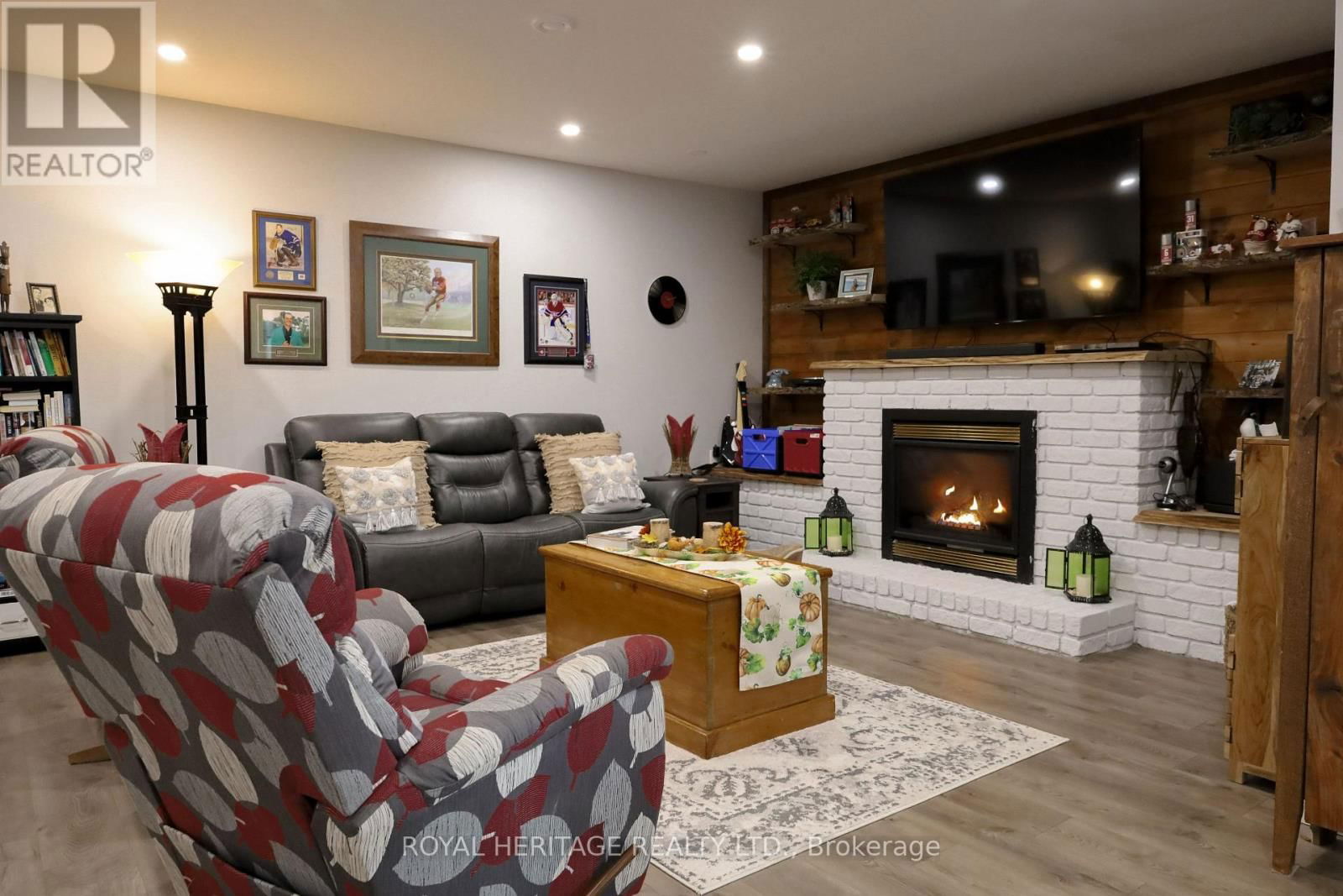 1 LAWSON COURT Image 22