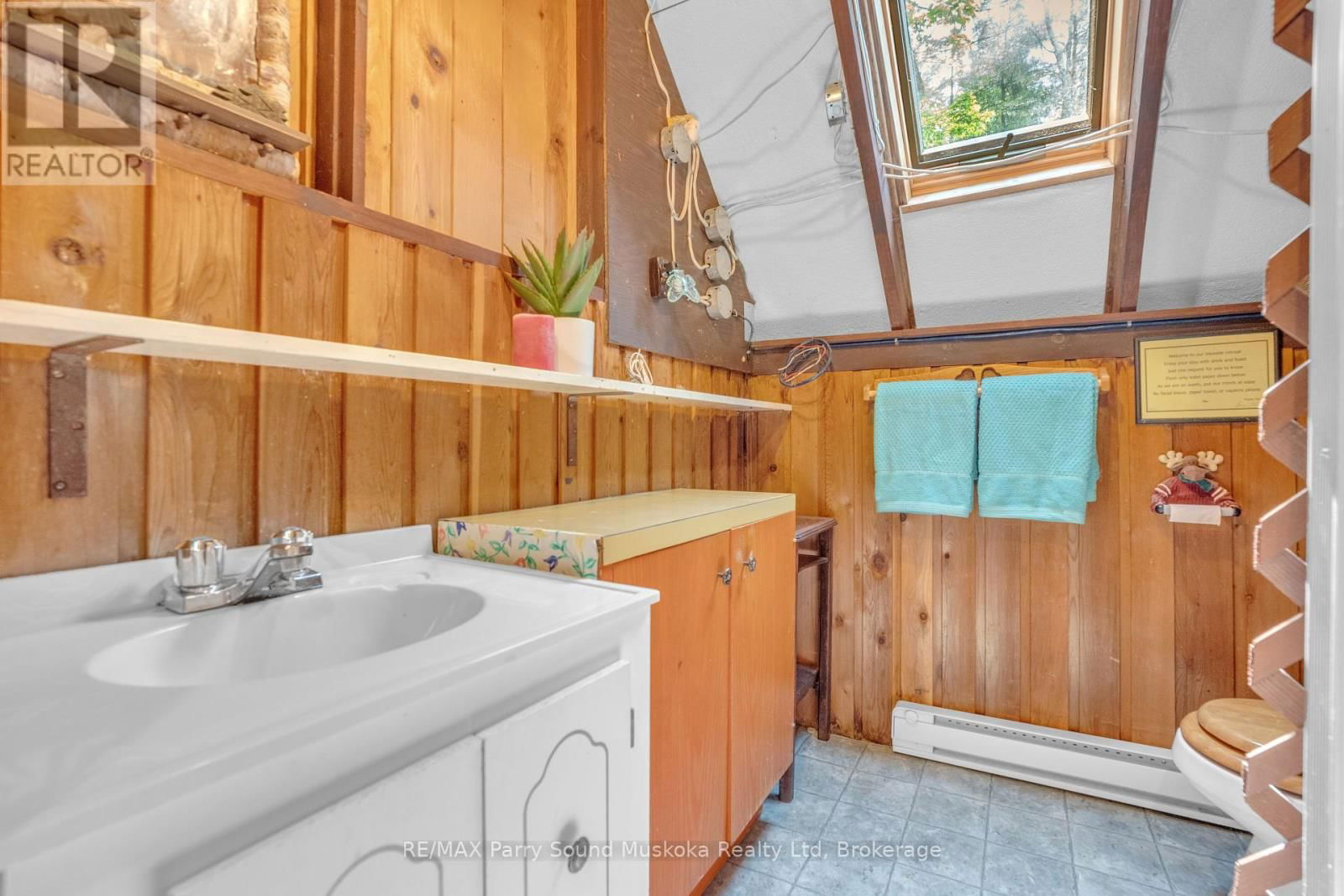 124 HEALEY LAKE WATER Image 22