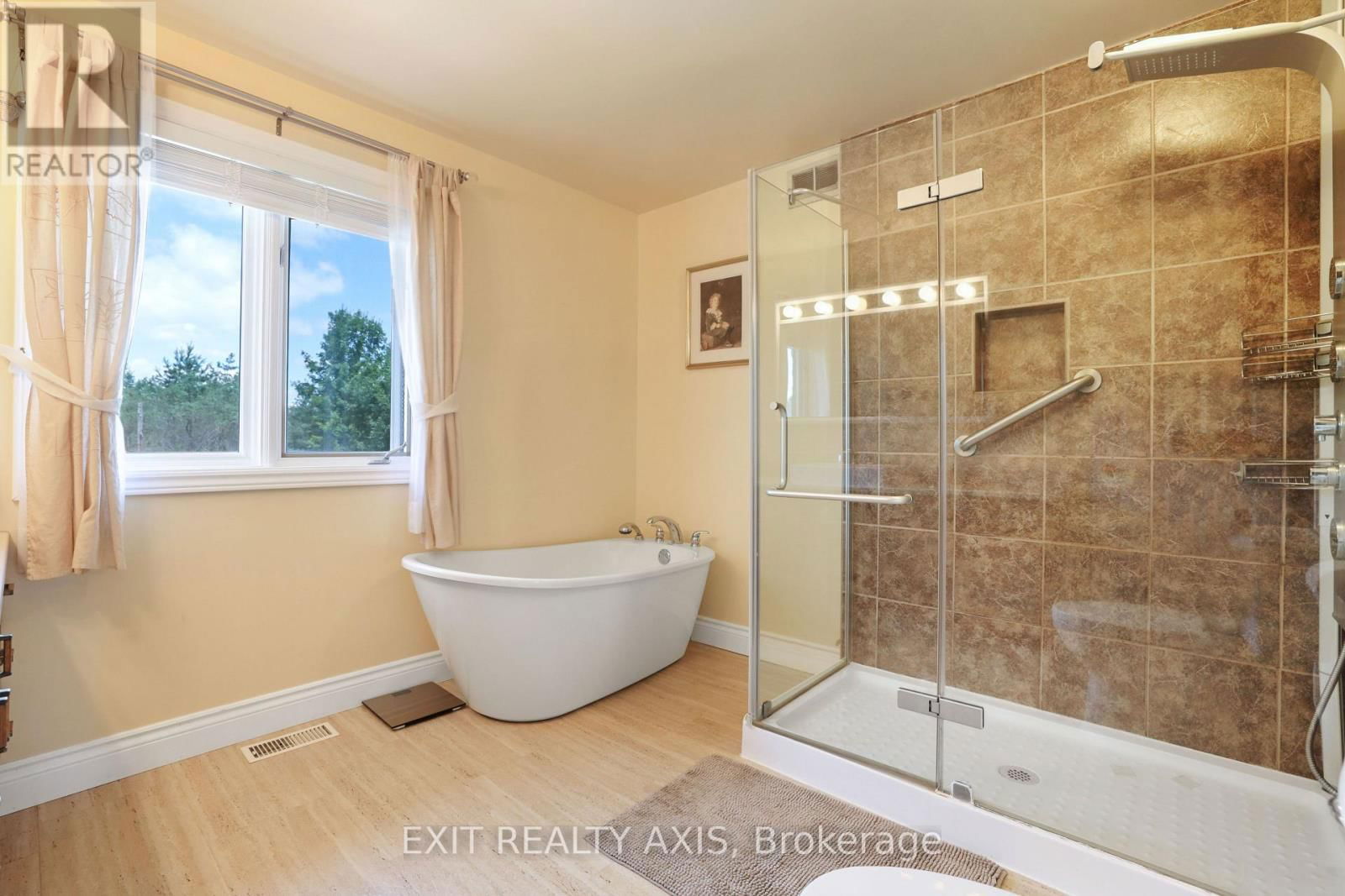 42 STRICKLAND ROAD Image 18