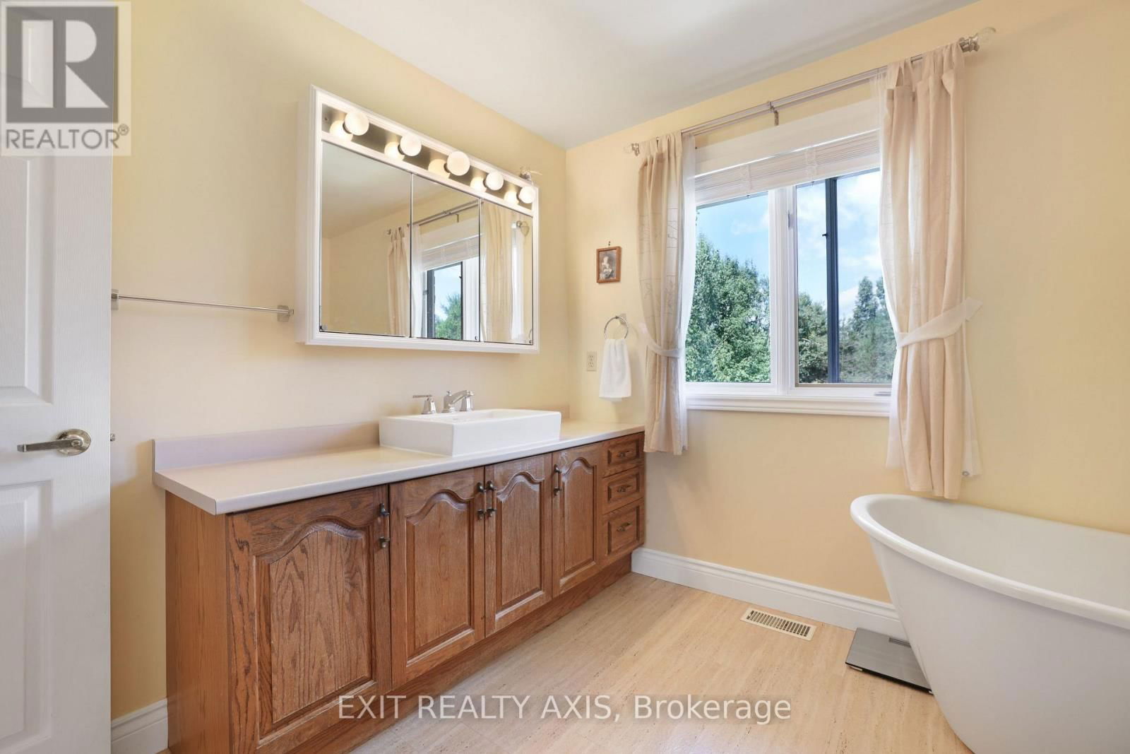 42 STRICKLAND ROAD Image 19