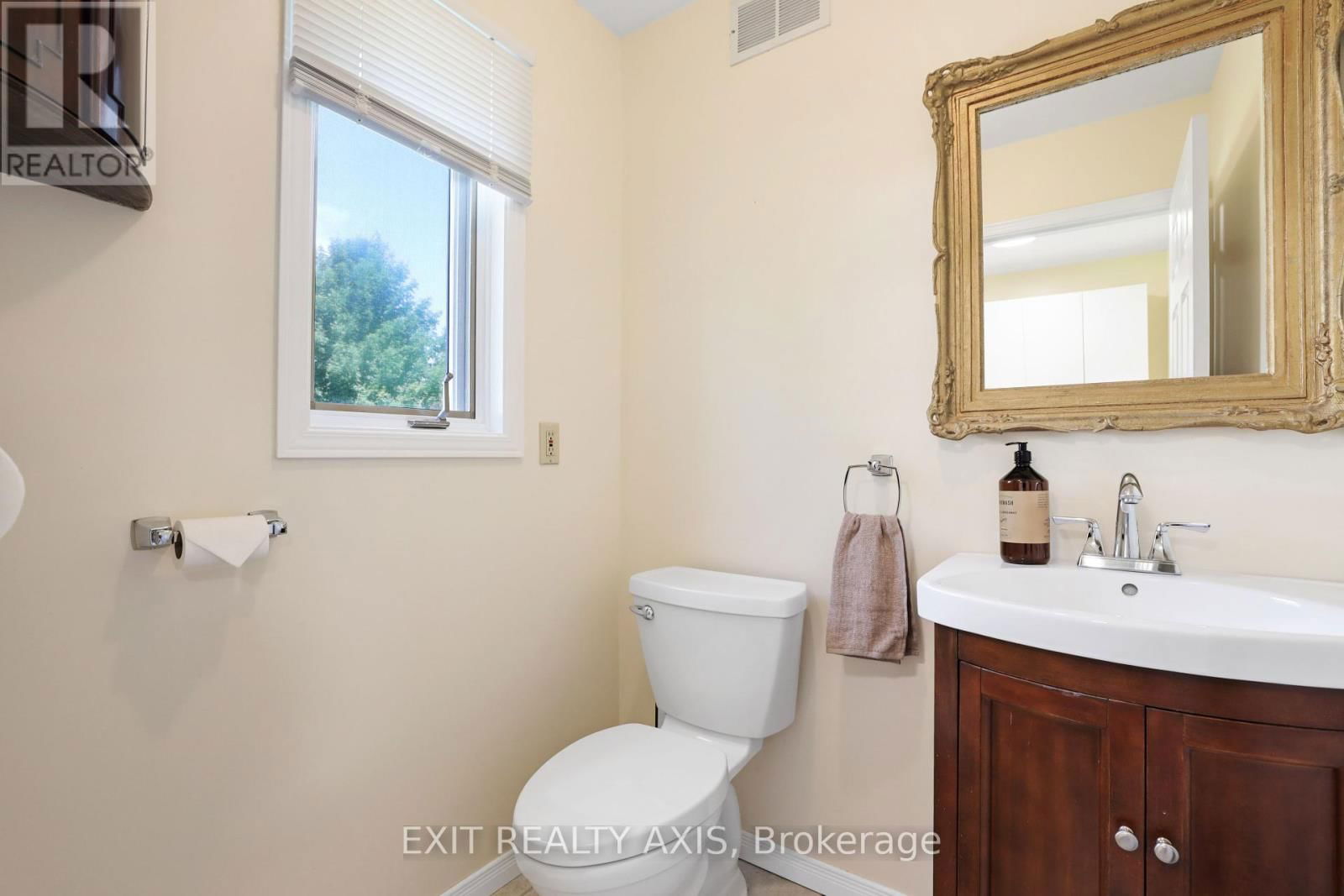 42 STRICKLAND ROAD Image 21