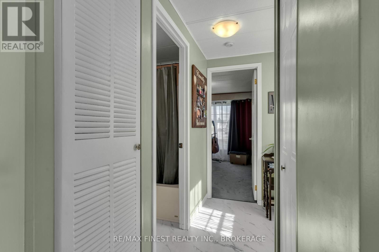 17 ELM STREET Image 19