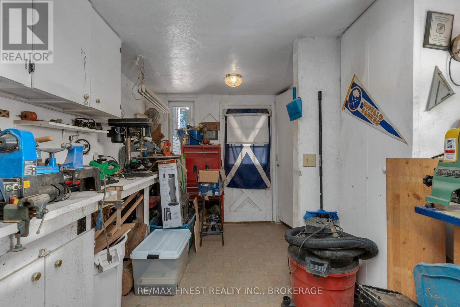 17 ELM STREET Image 35