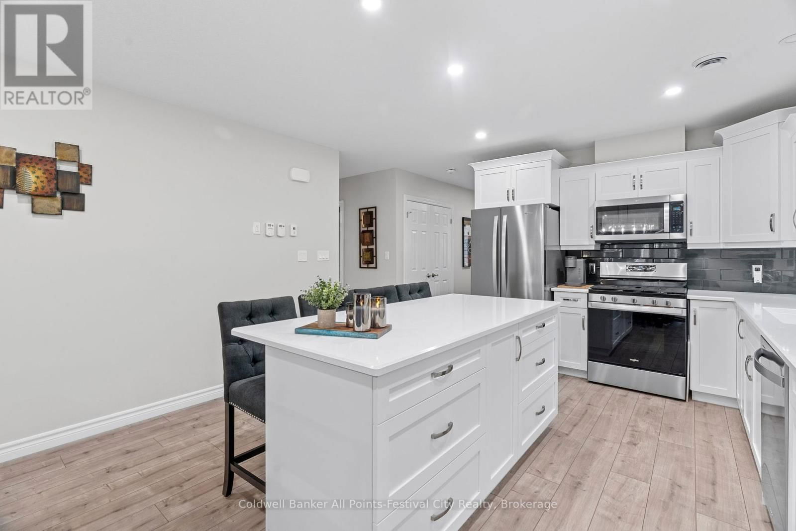 237 LAKE BREEZE DRIVE Image 11