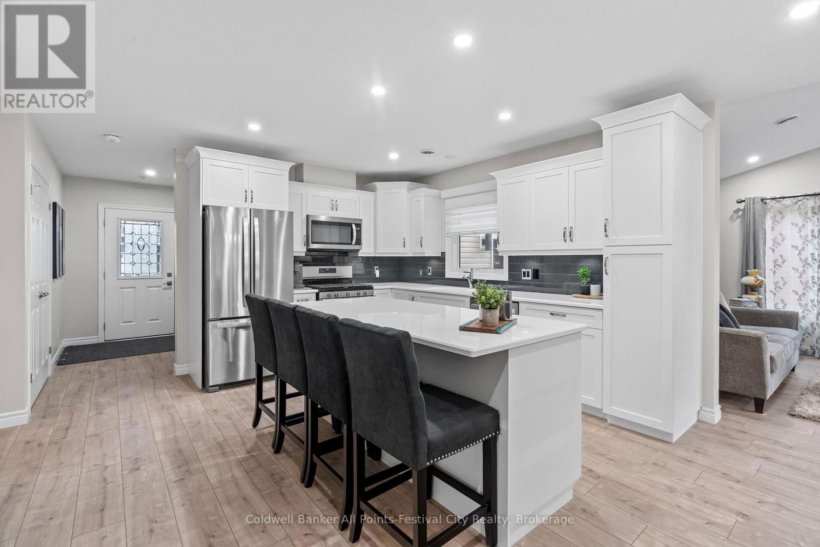 237 LAKE BREEZE DRIVE Image 12