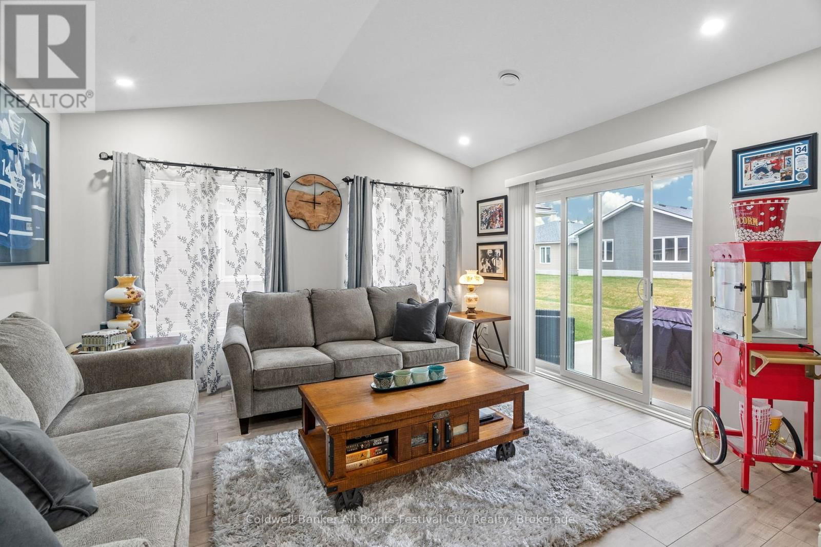 237 LAKE BREEZE DRIVE Image 15