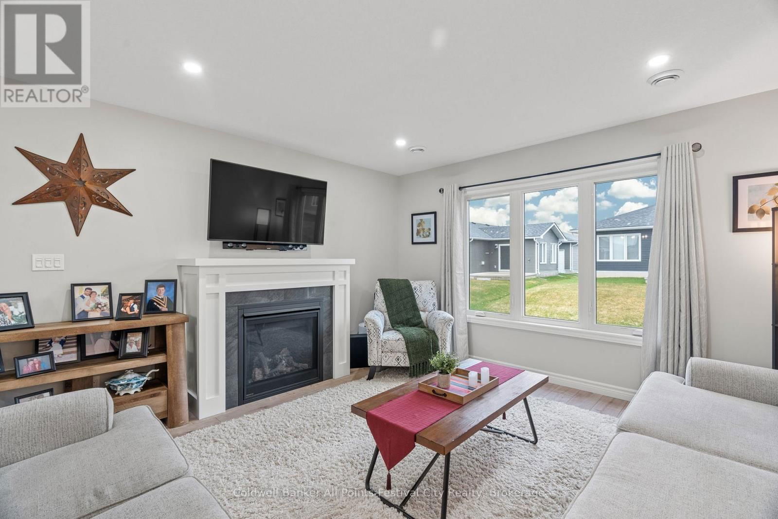 237 LAKE BREEZE DRIVE Image 18