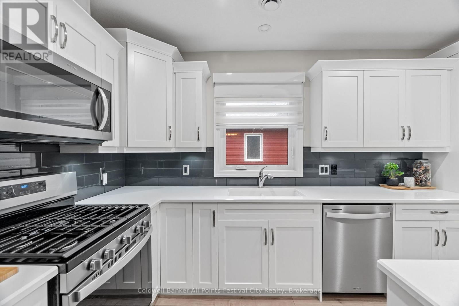 237 LAKE BREEZE DRIVE Image 9