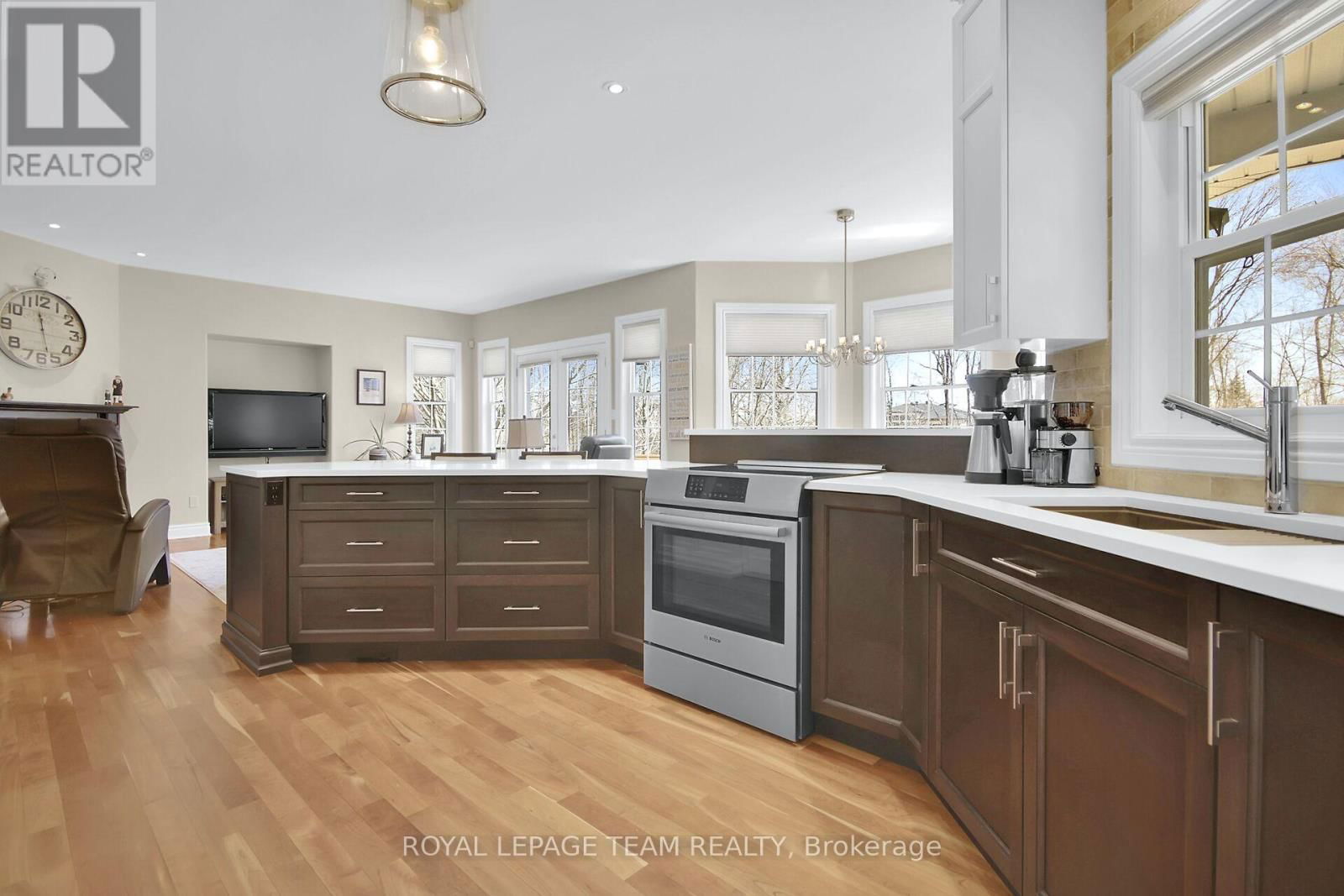1621 SHAUNA CRESCENT Image 12
