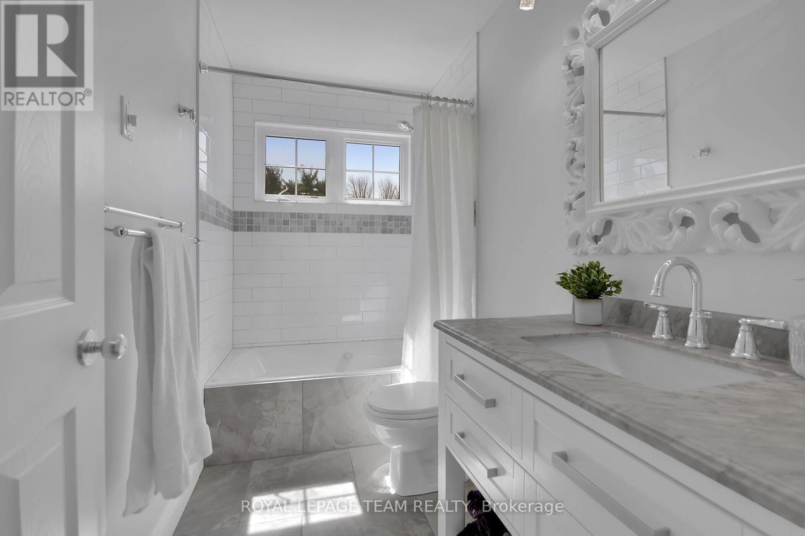 1621 SHAUNA CRESCENT Image 29