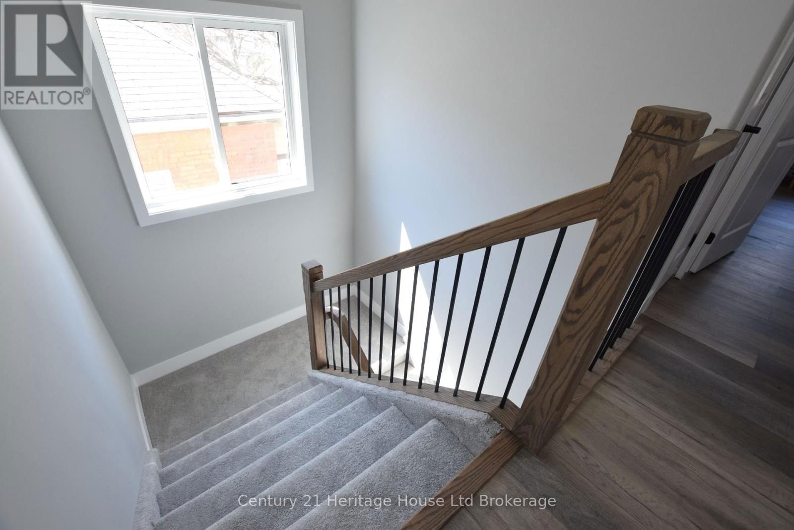 303 SIMCOE STREET Image 19