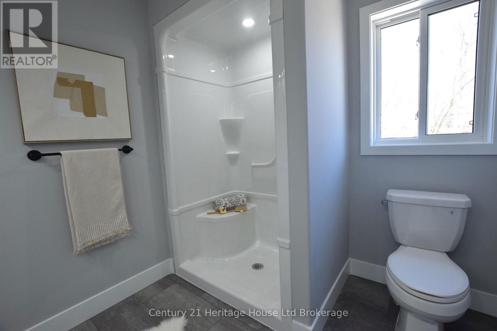 303 SIMCOE STREET Image 26