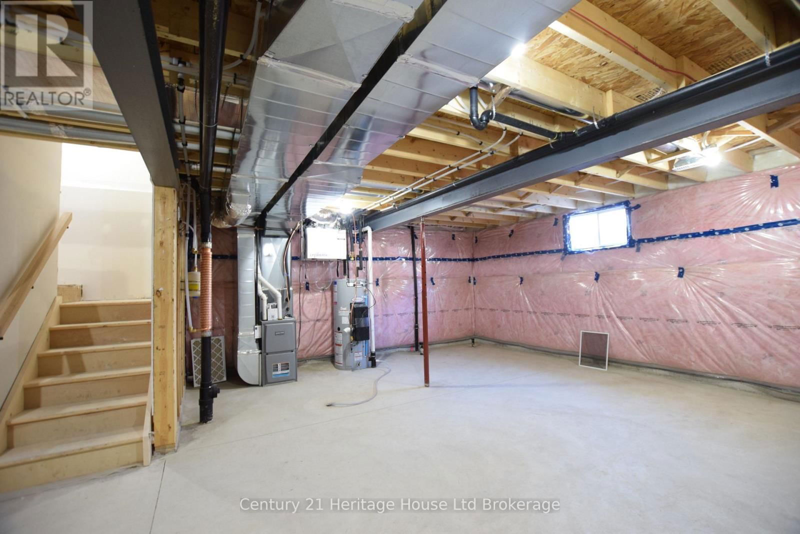303 SIMCOE STREET Image 38