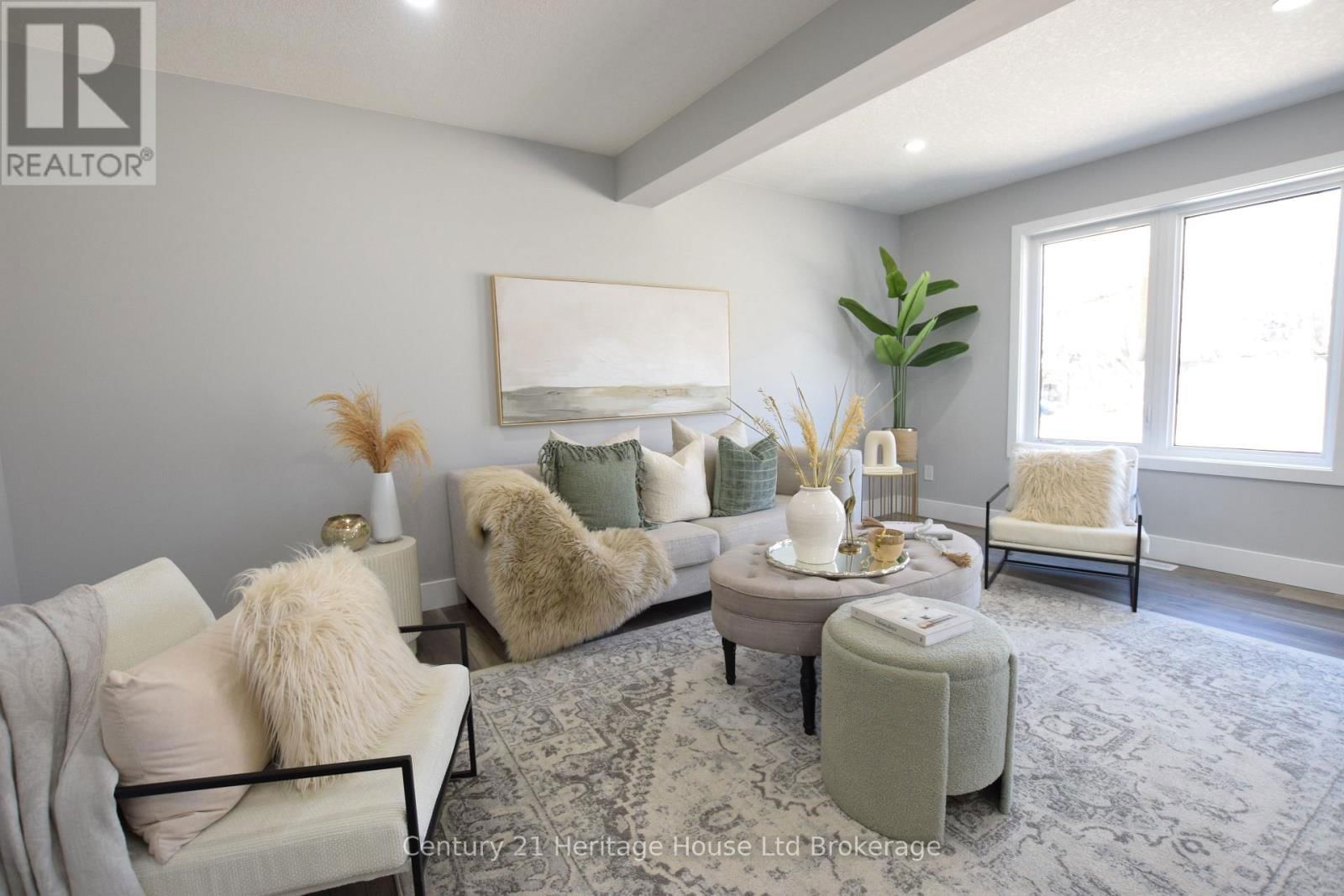 303 SIMCOE STREET Image 7