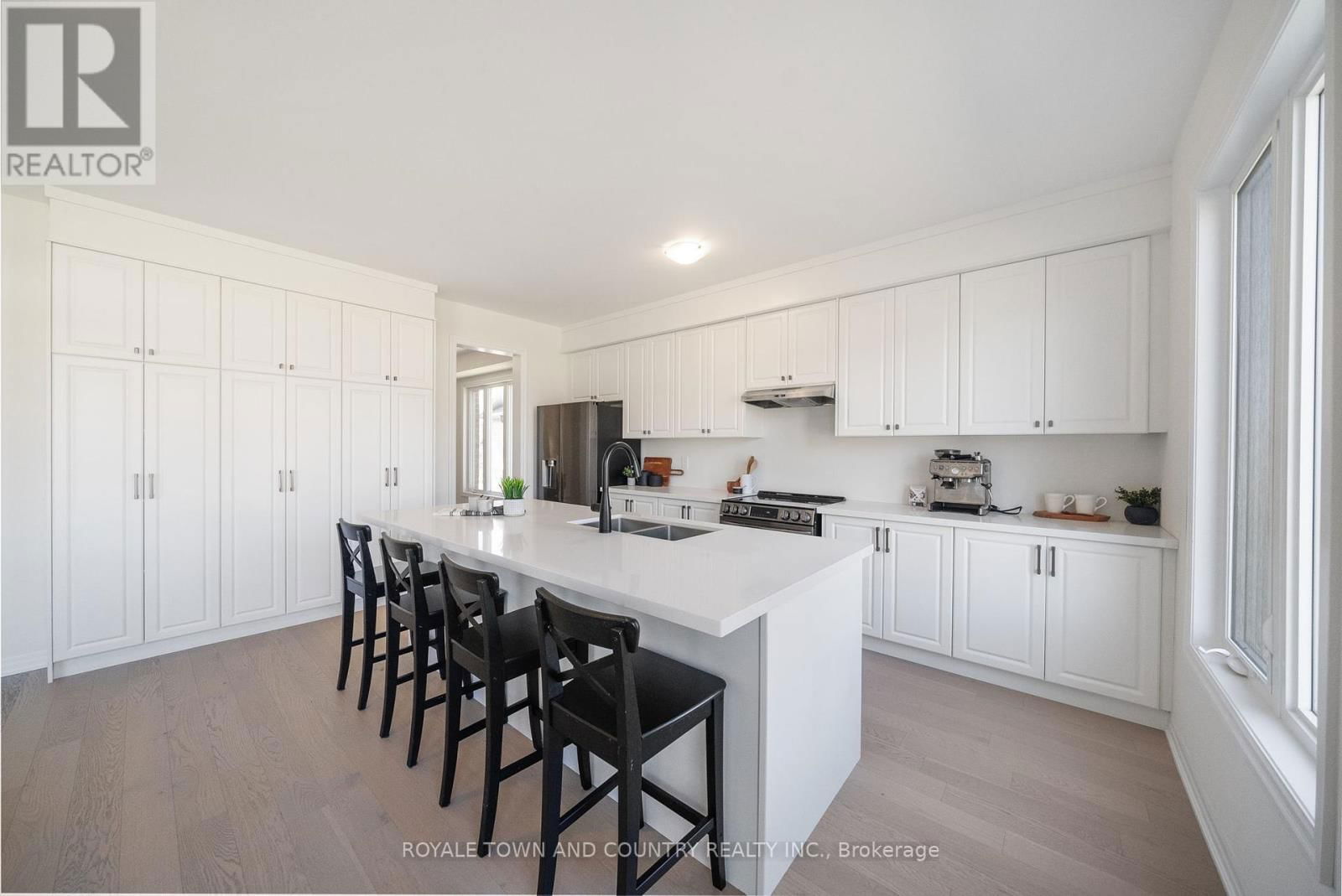 42 DOBSON STREET Image 10