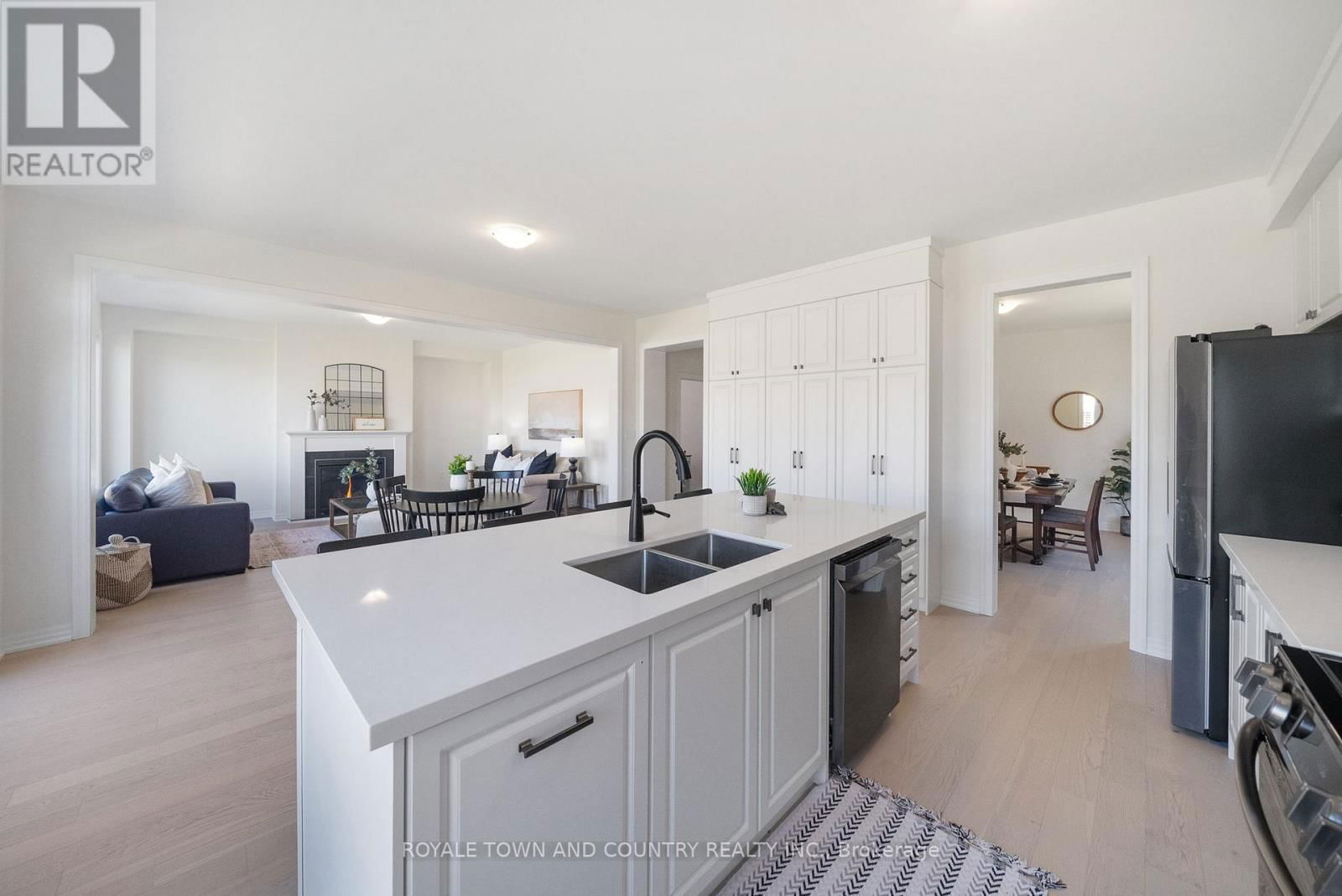 42 DOBSON STREET Image 12