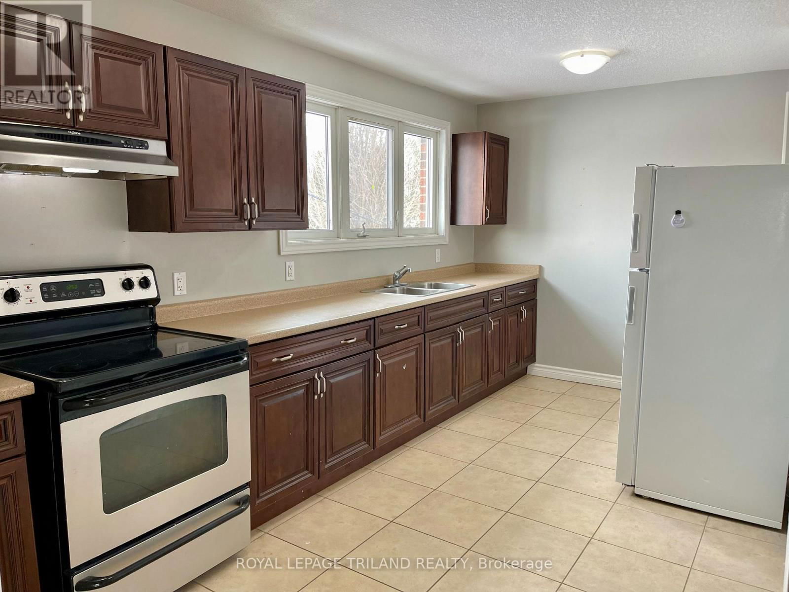 UPPER - 1771 WAVELL STREET Image 3
