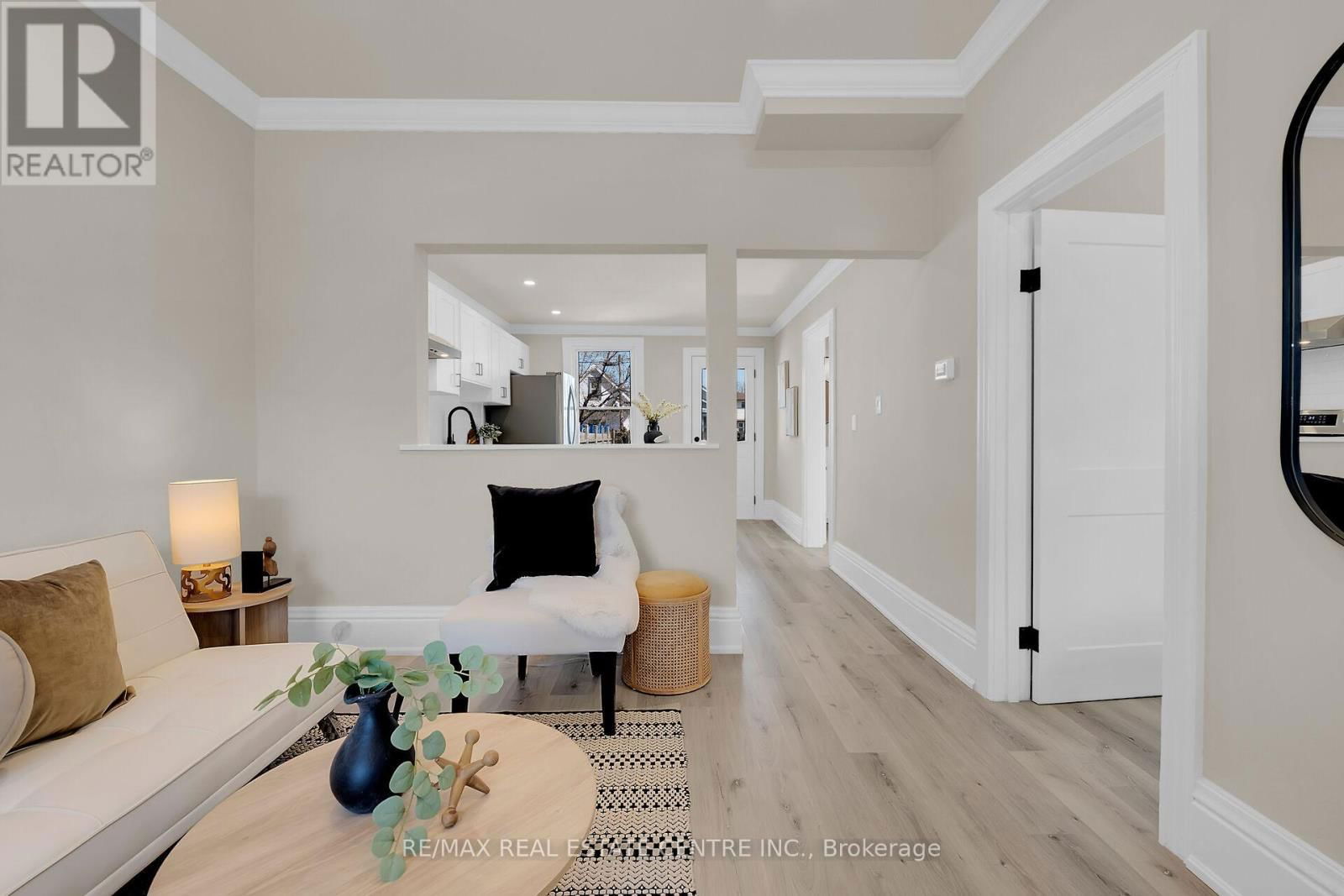 70 ROBINS AVENUE Image 10