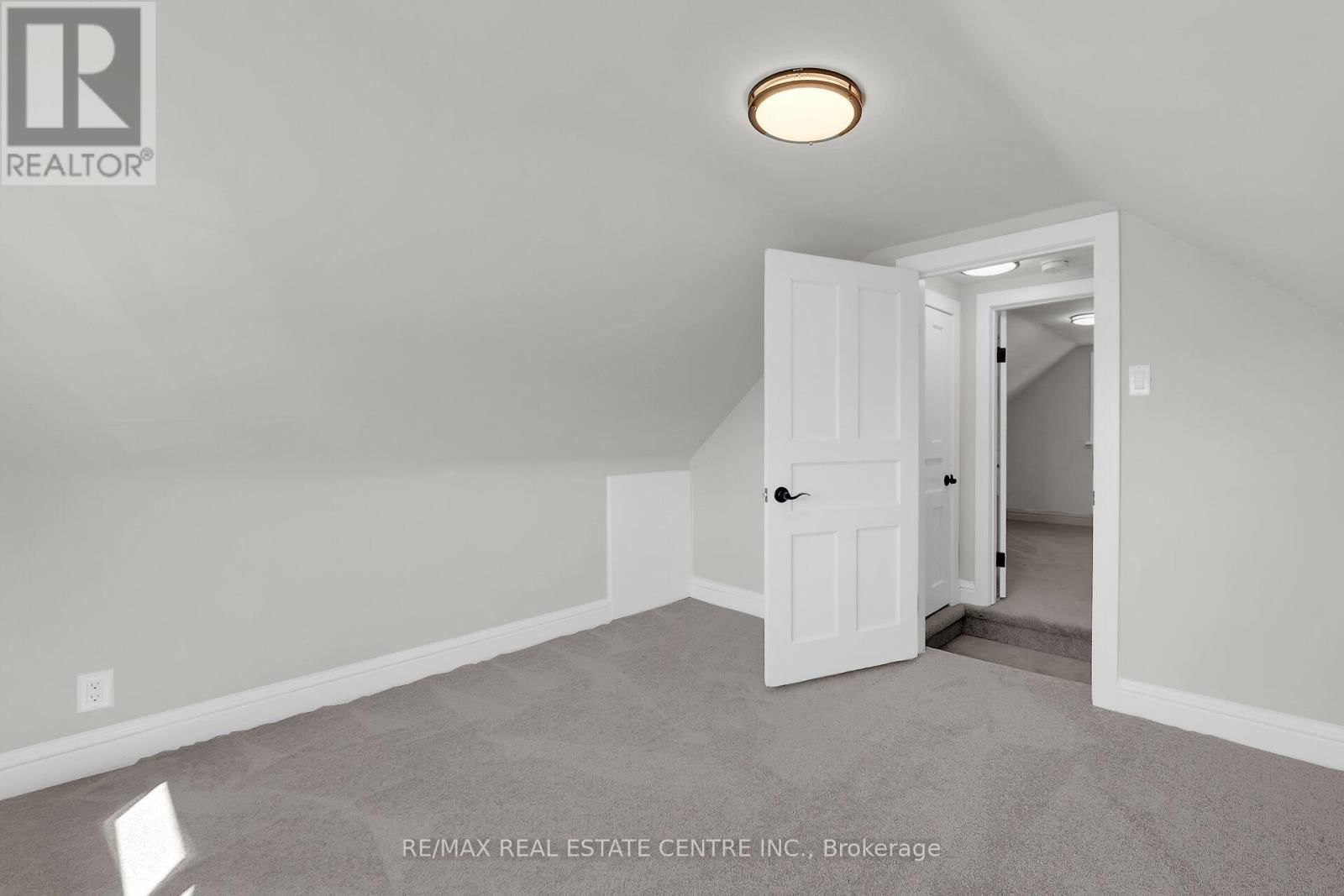 70 ROBINS AVENUE Image 20