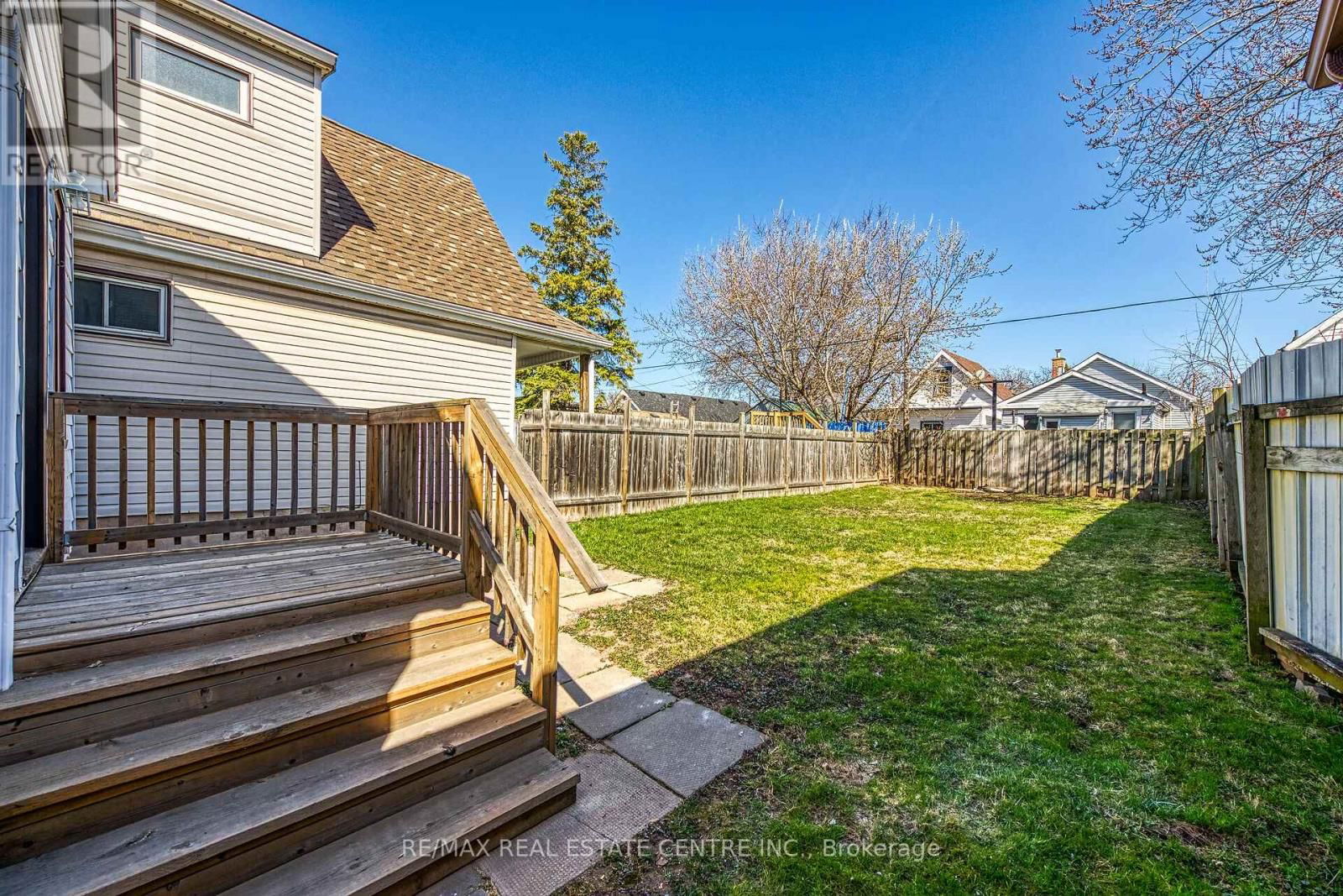 70 ROBINS AVENUE Image 23