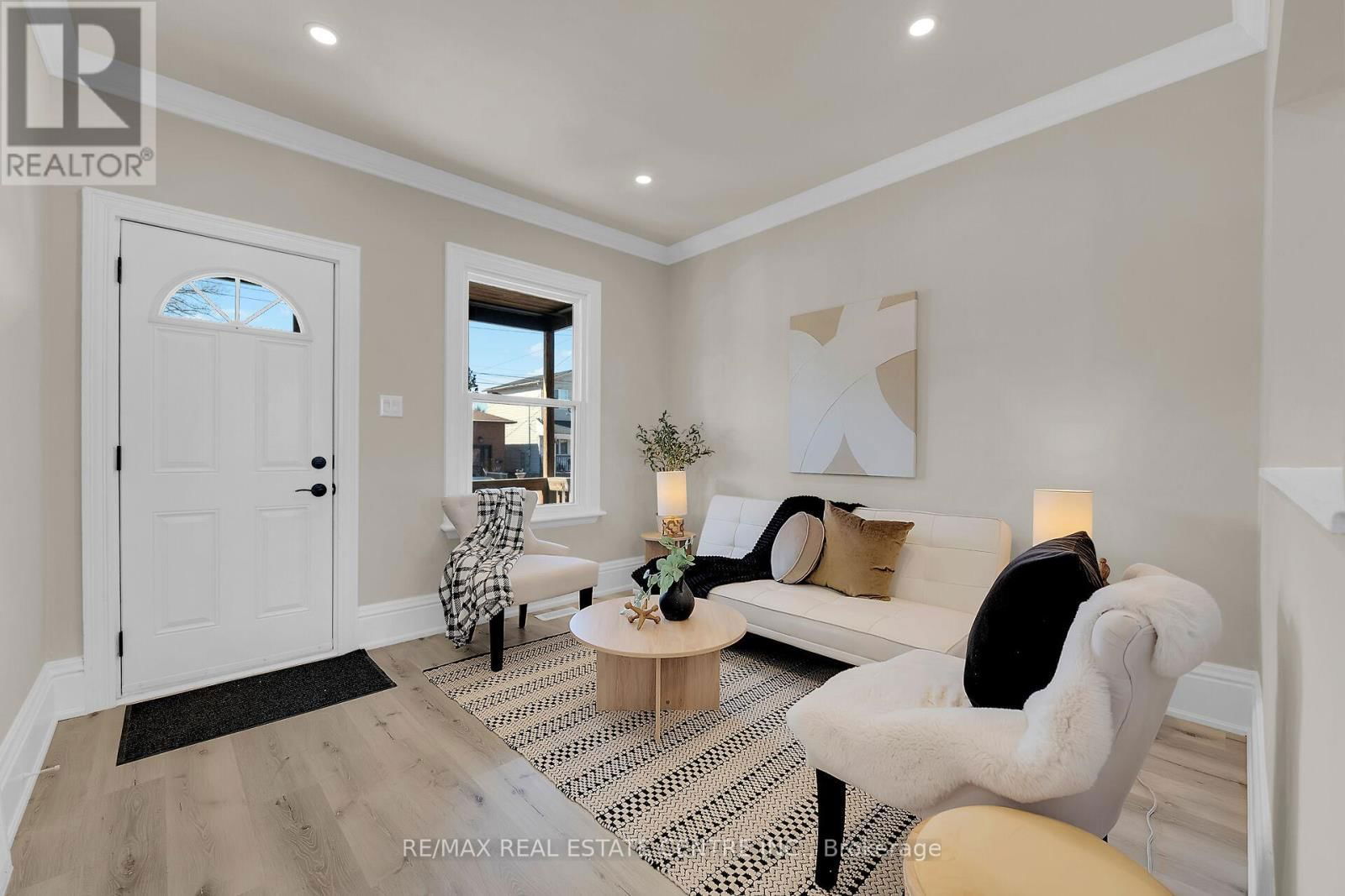 70 ROBINS AVENUE Image 7
