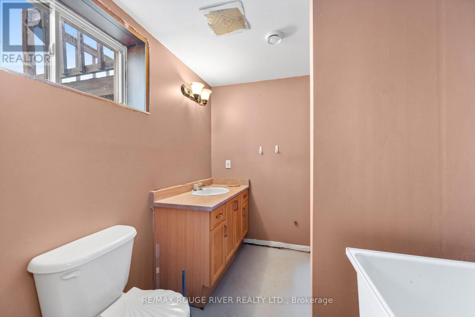 390 JAKOBI ROAD Image 15