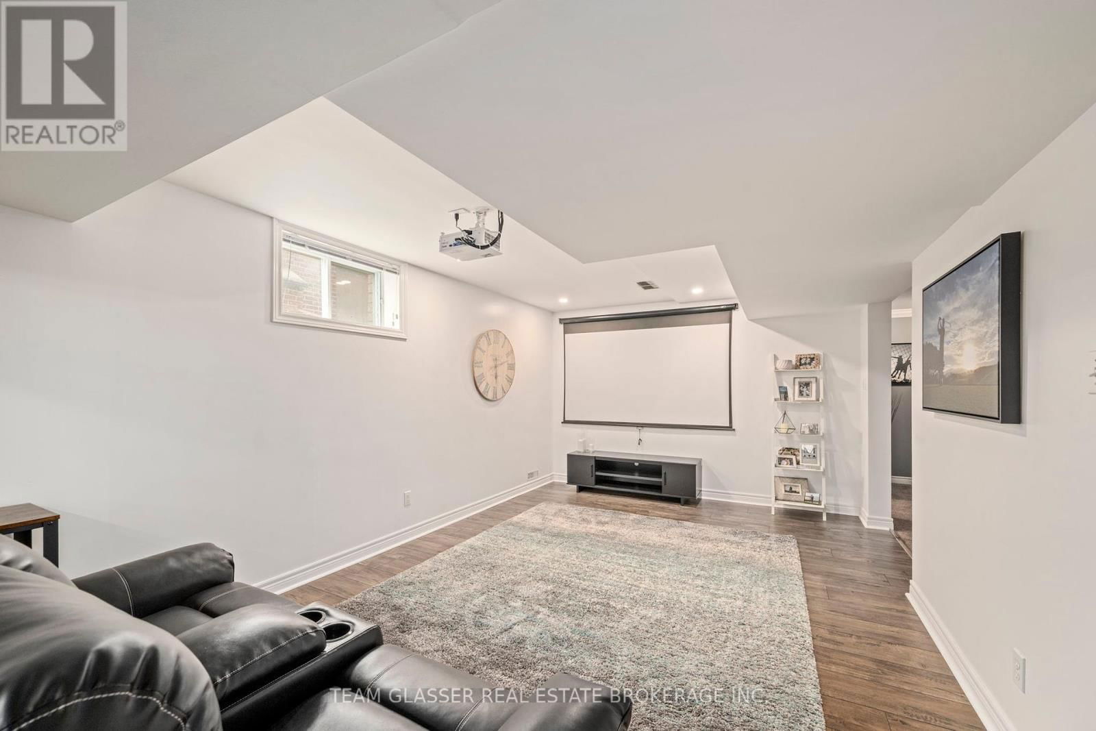 103 ROSE HIP PLACE Image 31