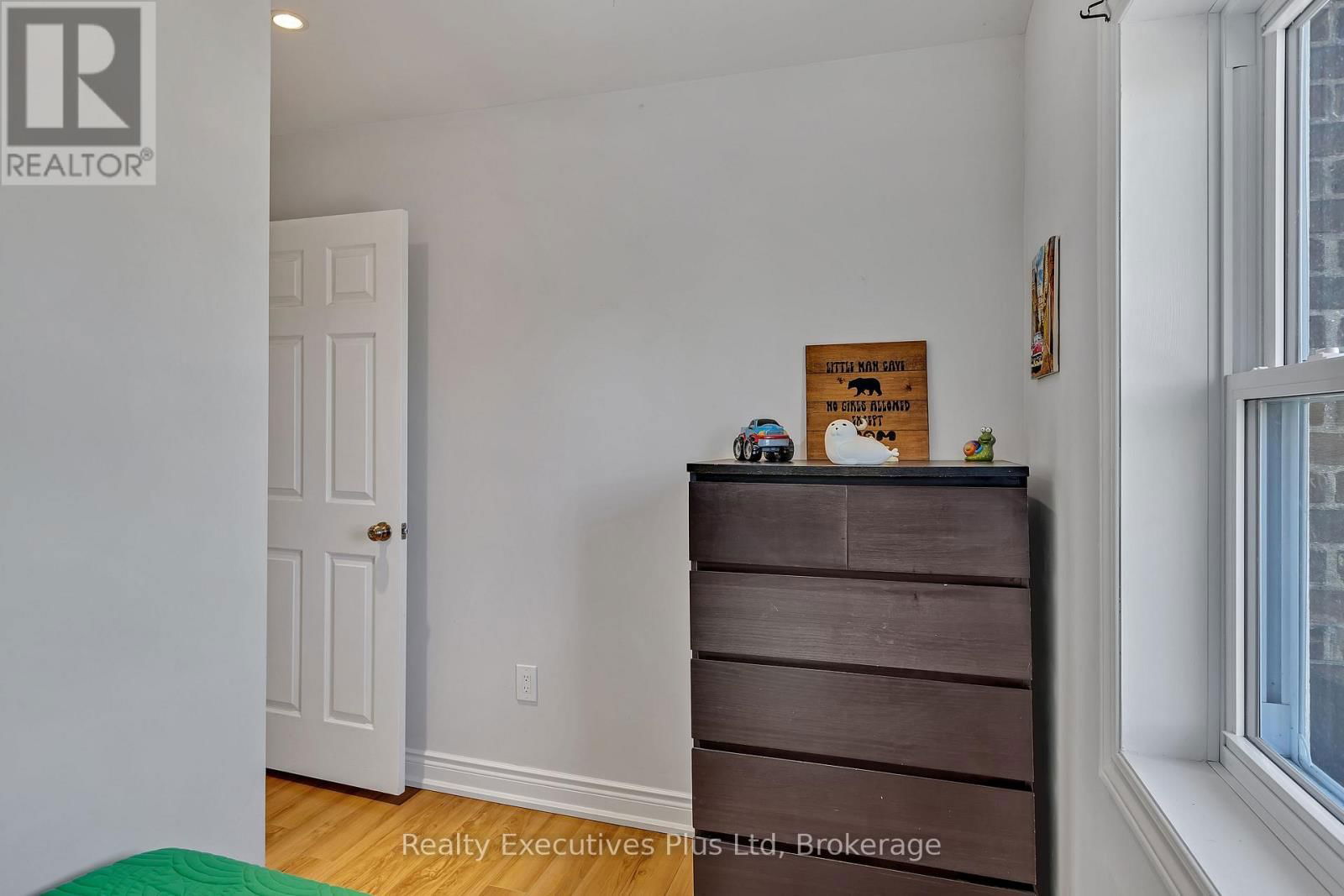106 KING STREET Image 37