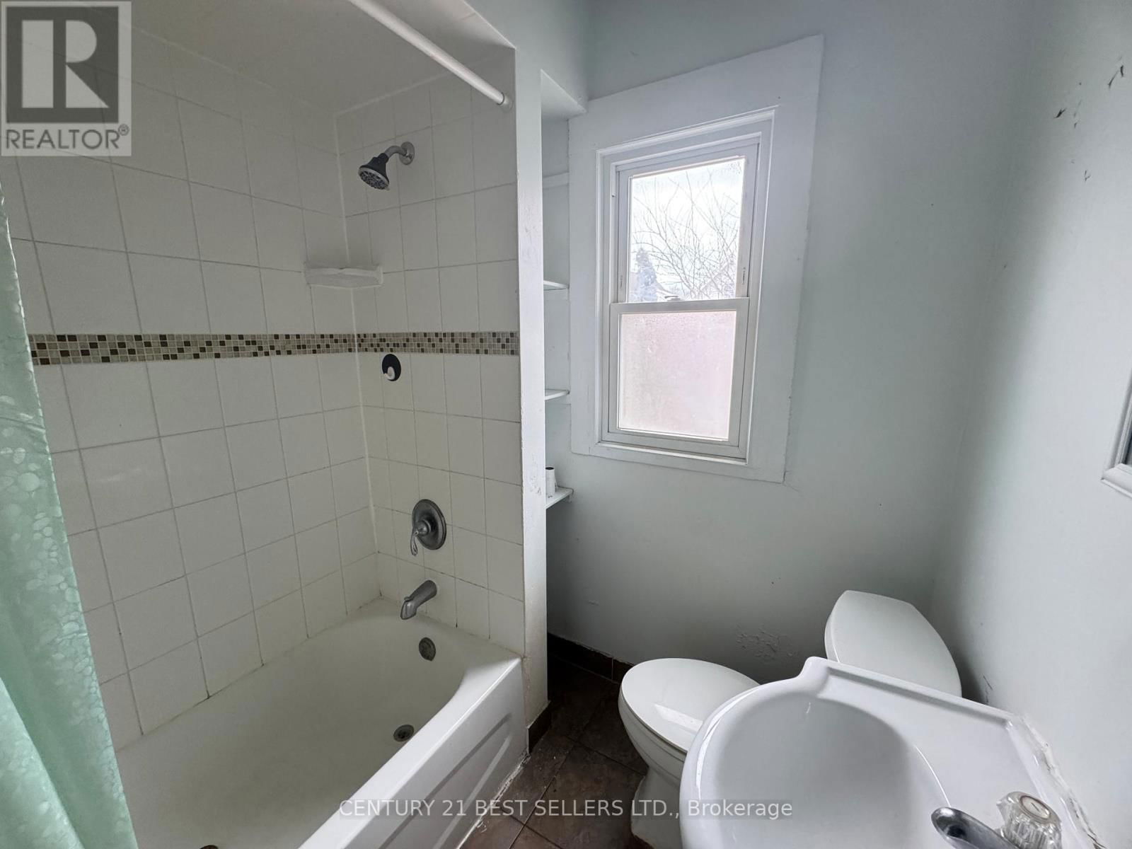 12 ARTHUR AVENUE NORTH Image 22