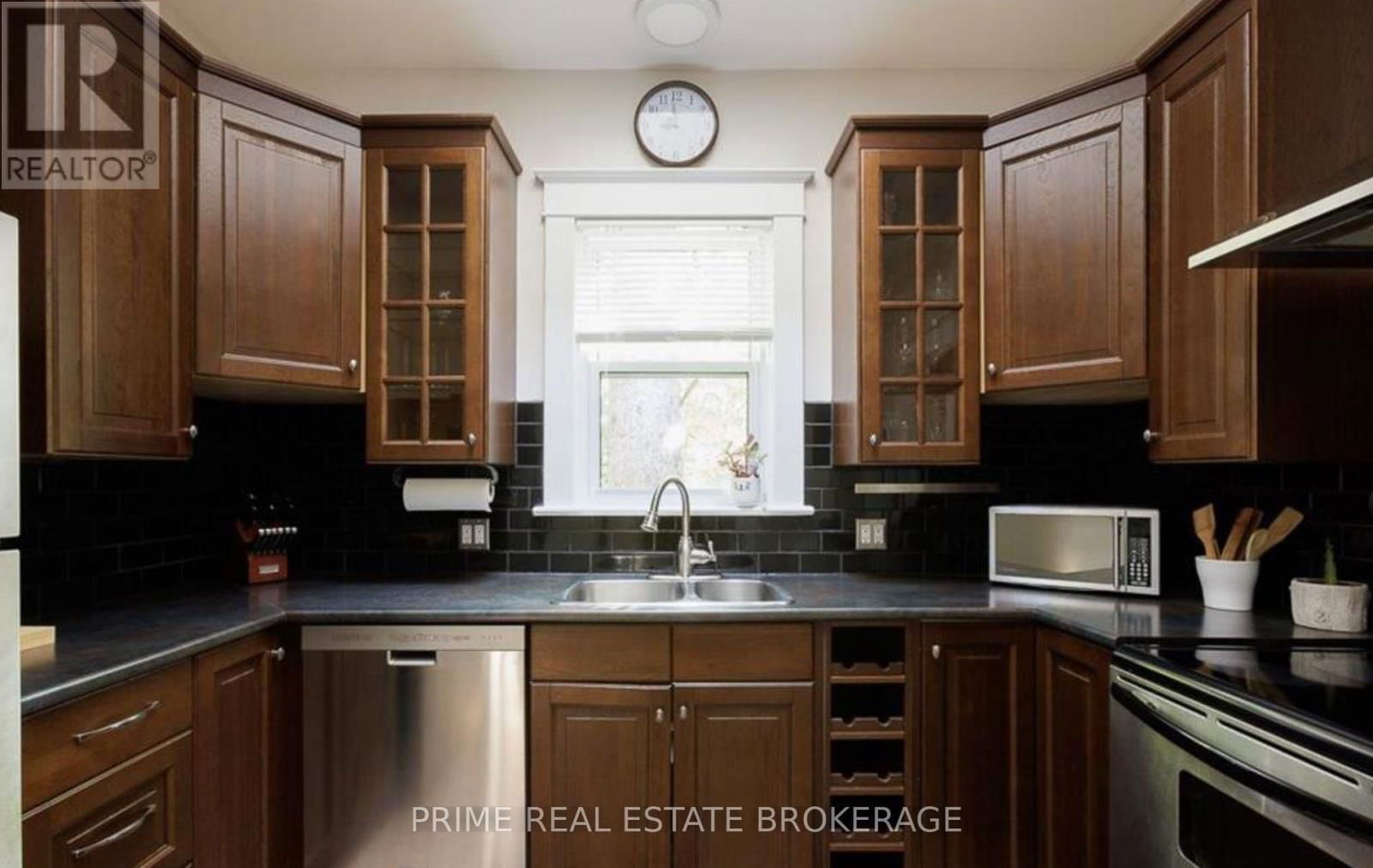 14 CARLTON AVENUE Image 8