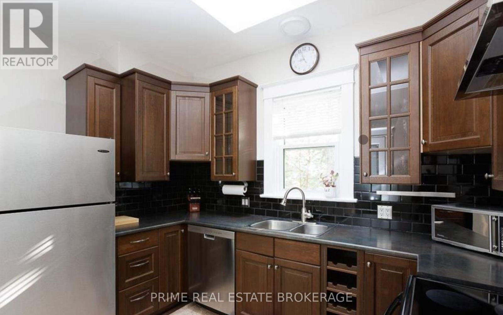 14 CARLTON AVENUE Image 9