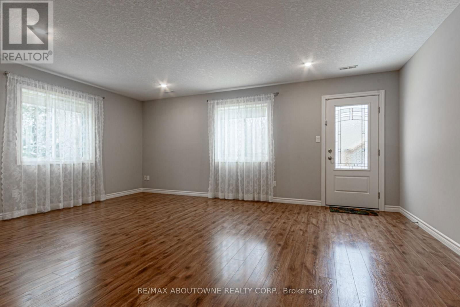 142 OLD FIELD LANE Image 32