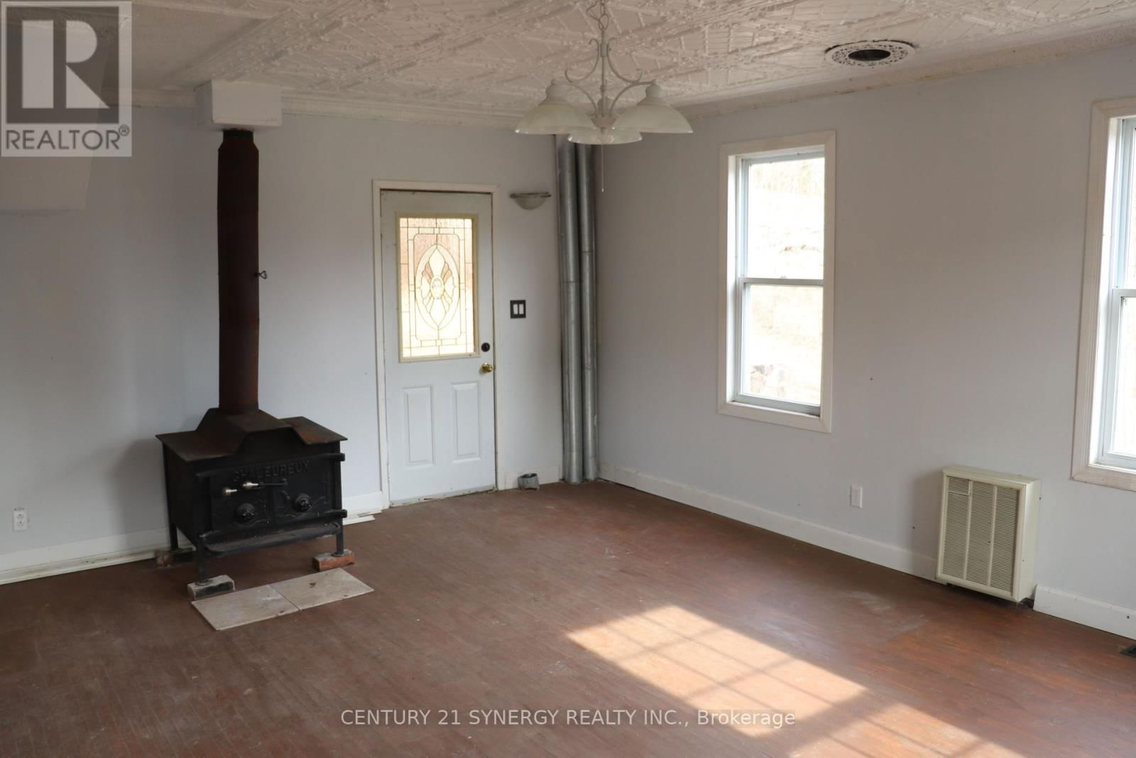 121 IRON CITY ROAD NORTH Image 11
