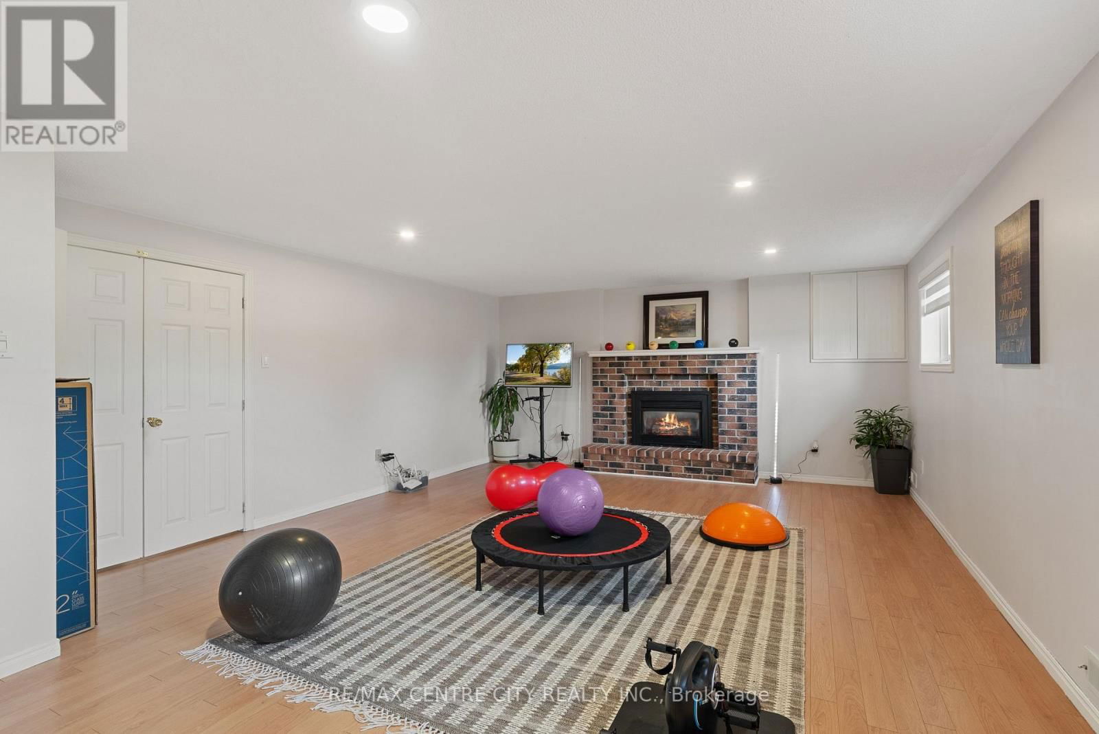 200 REGAL DRIVE Image 13