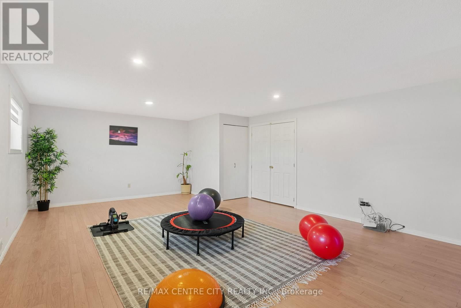 200 REGAL DRIVE Image 14