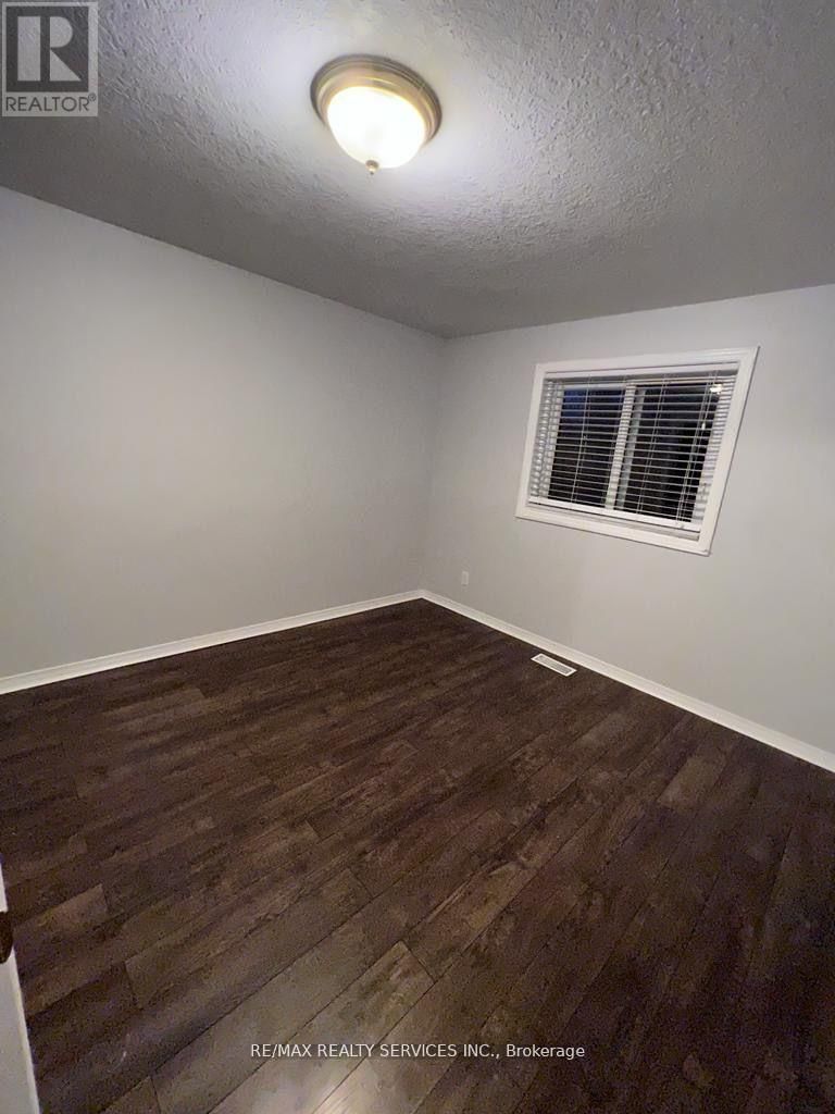 282 BANKSIDE DRIVE Image 5