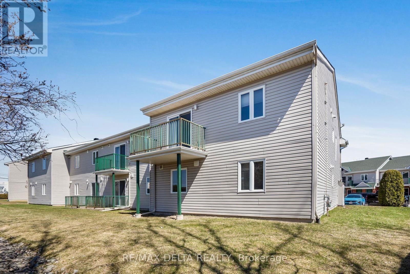 208 - 2927 LAURIER STREET Image 22