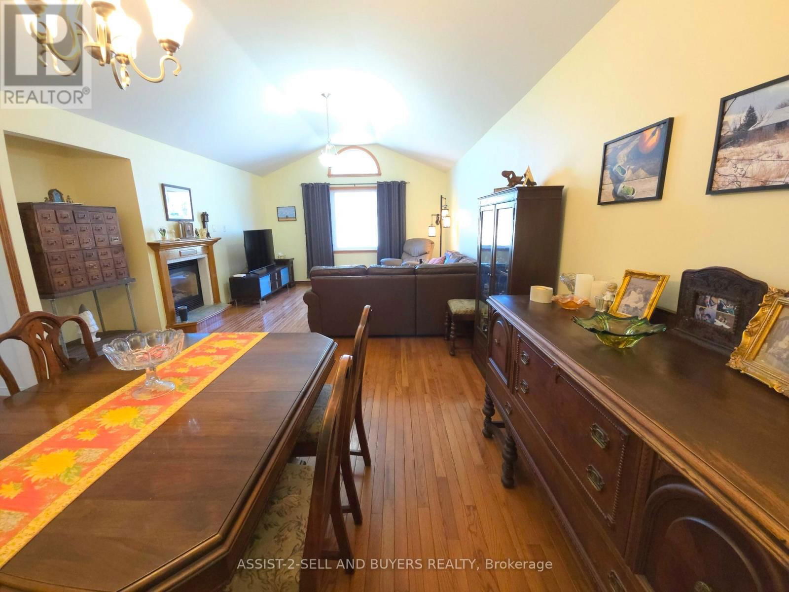 15206 COLONIAL DRIVE Image 9